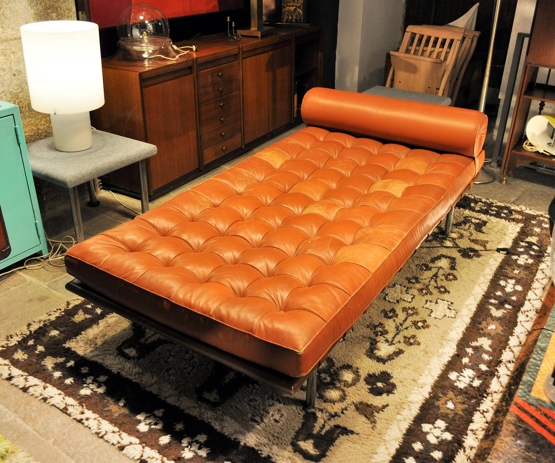 Leather Daybed by Mies Van Der Rohe for Knoll International, 1970s In Good Condition For Sale In Torino, Italy