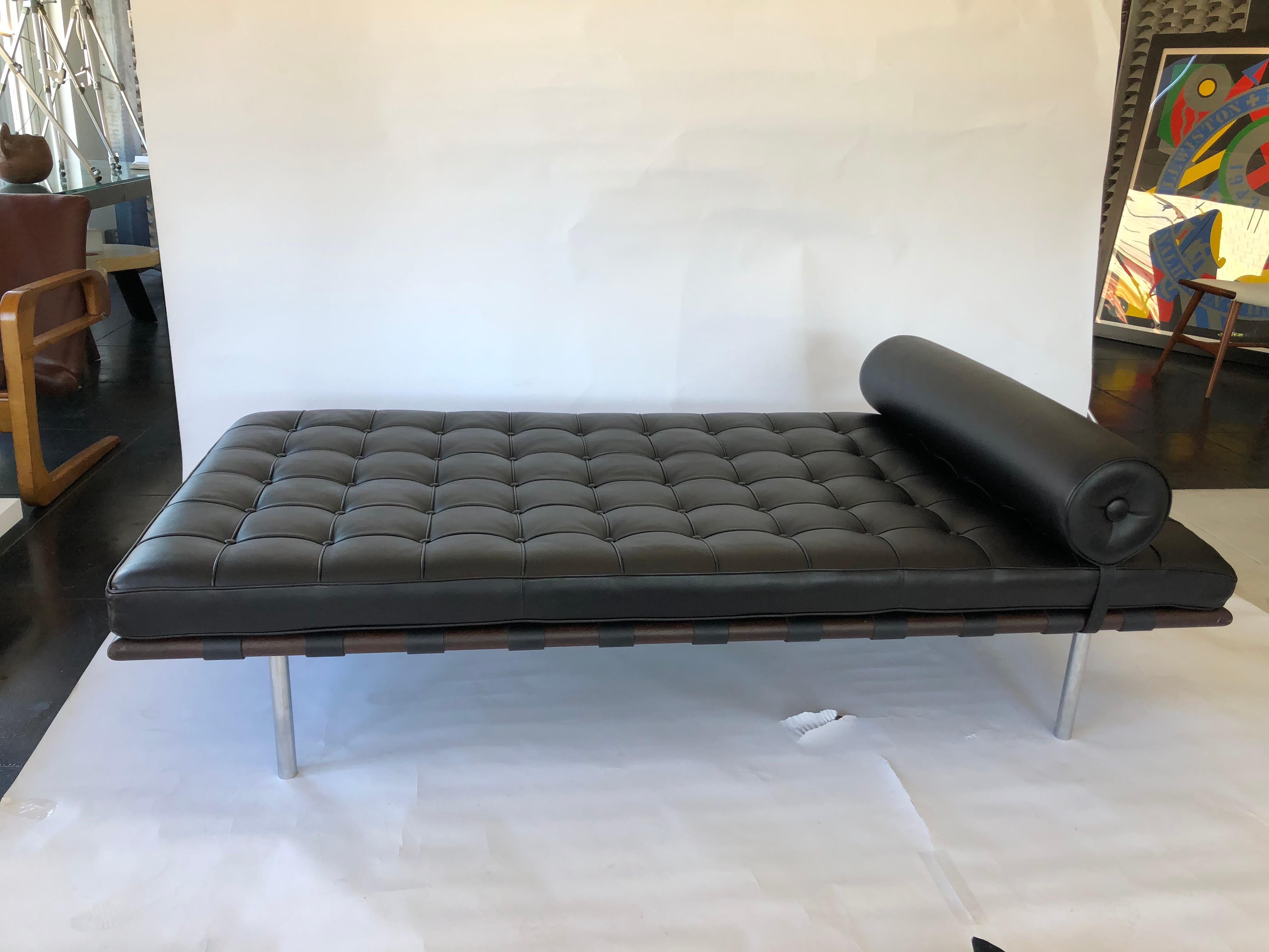 Daybed by Mies van der Rohe in black leather, late 20th century. Perfect condition.