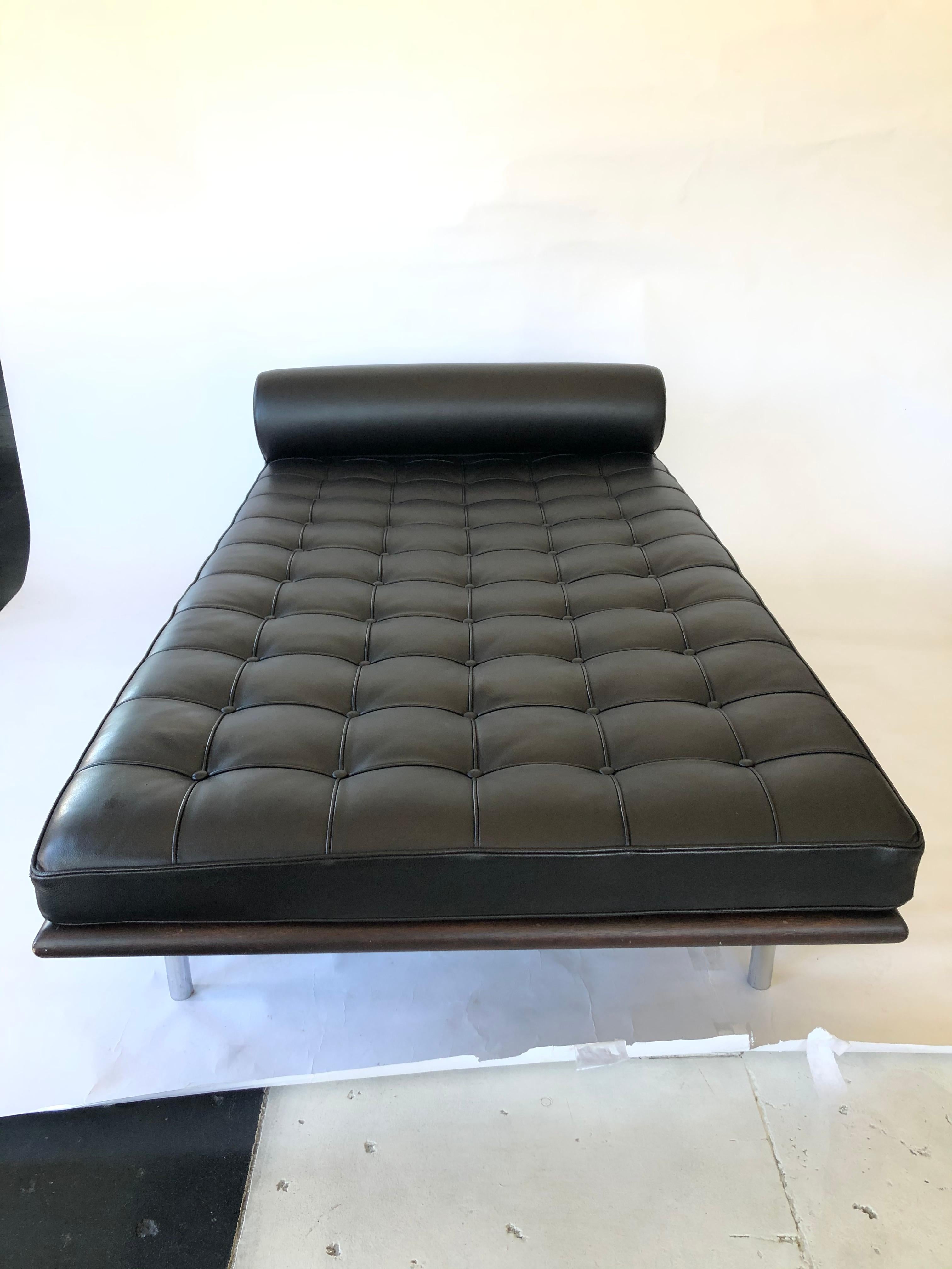 Mid-Century Modern Leather Daybed by Mies Van der Rohe