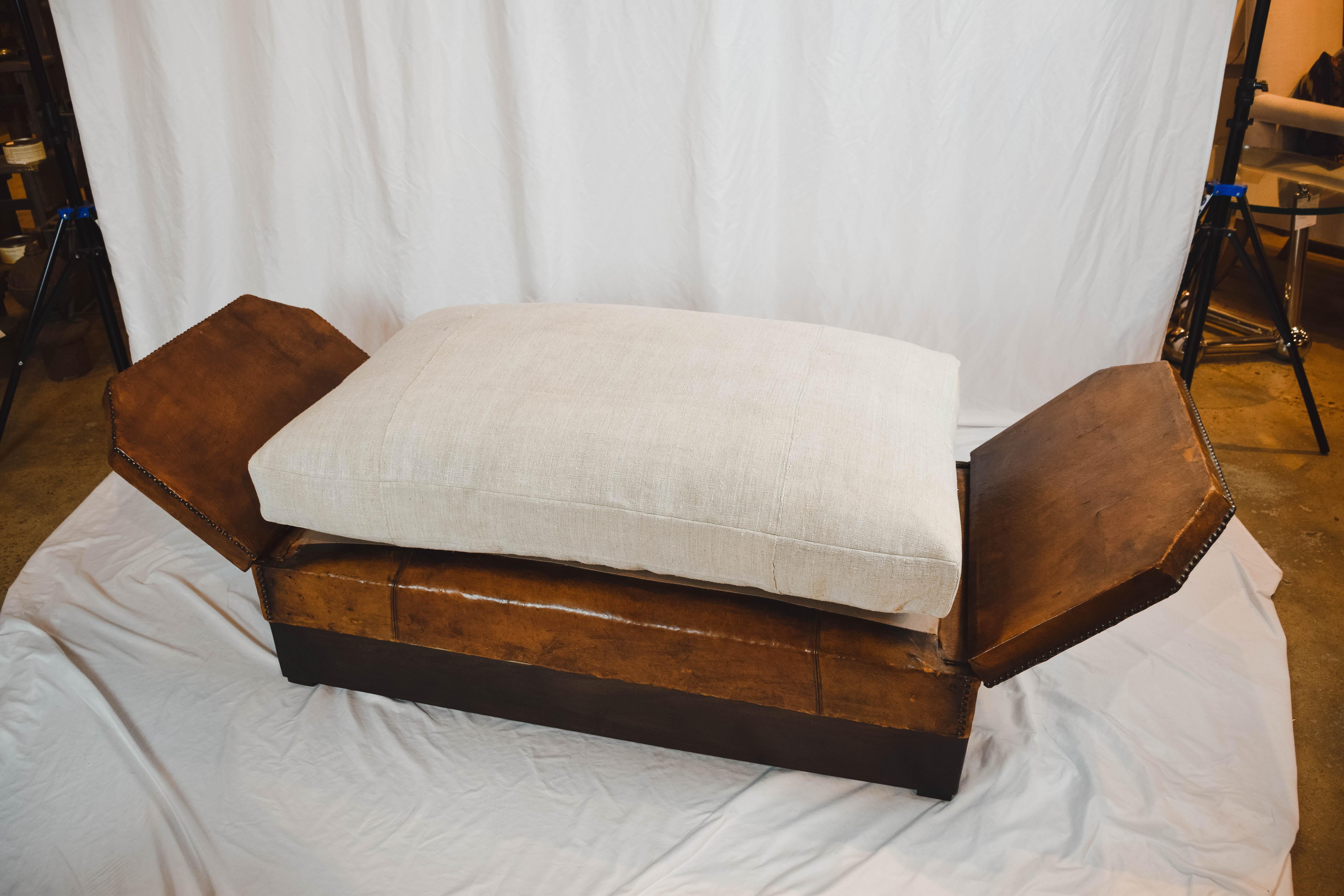 Leather Daybed with Linen Cushion 9