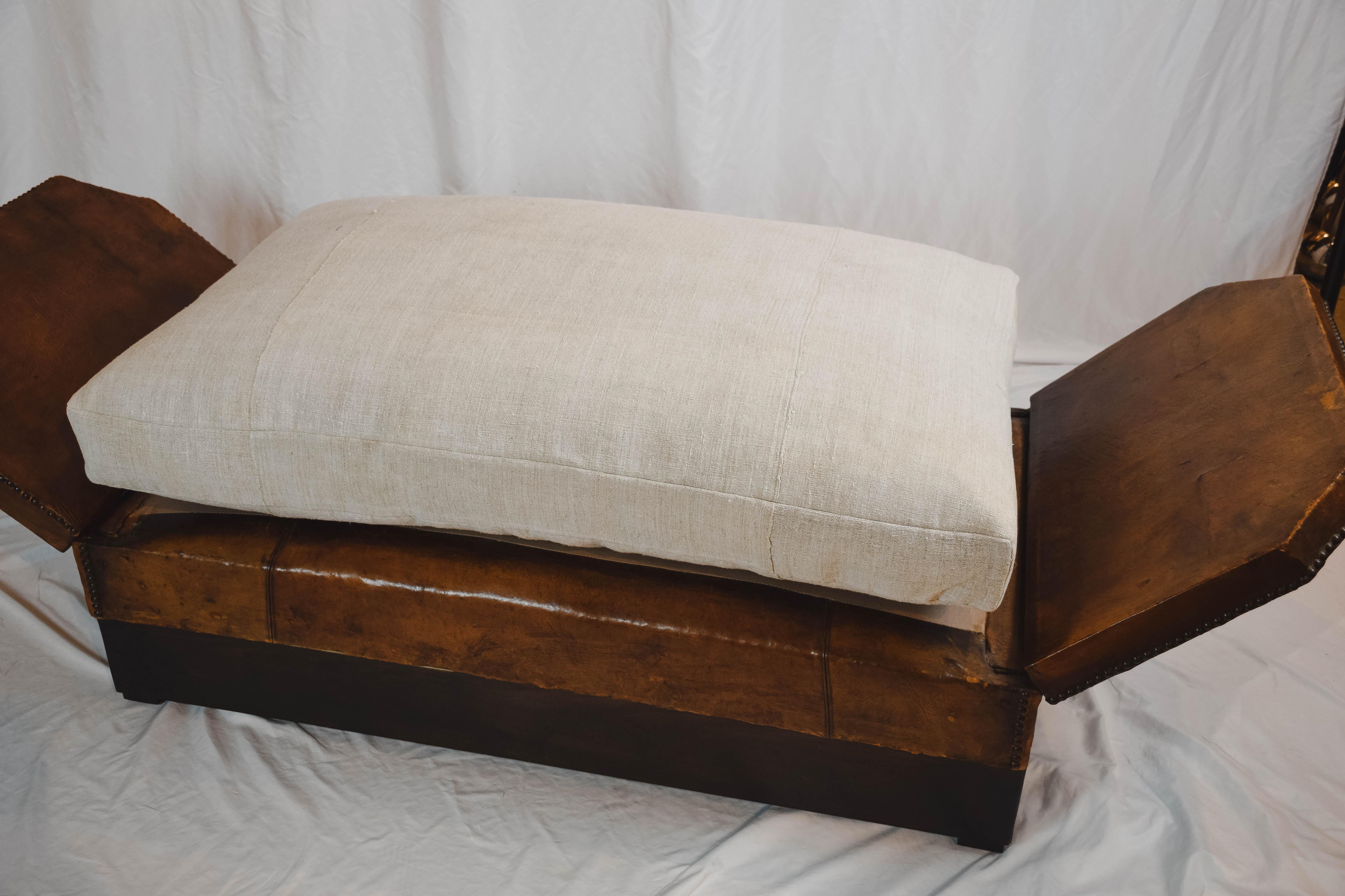 Leather Daybed with Linen Cushion 10