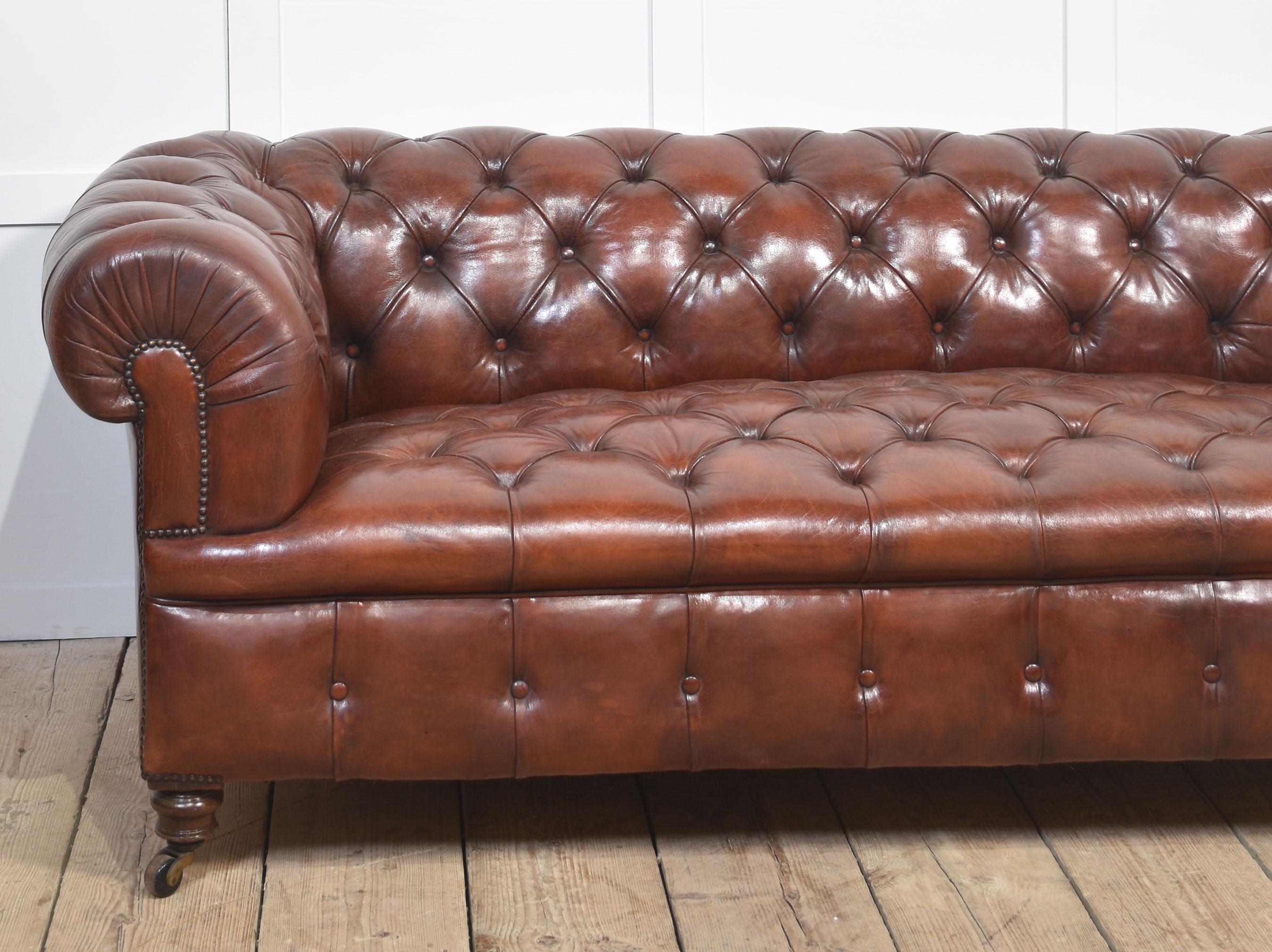 Leder Chesterfield mit Knöpfen im Zustand „Gut“ im Angebot in Cheshire, GB