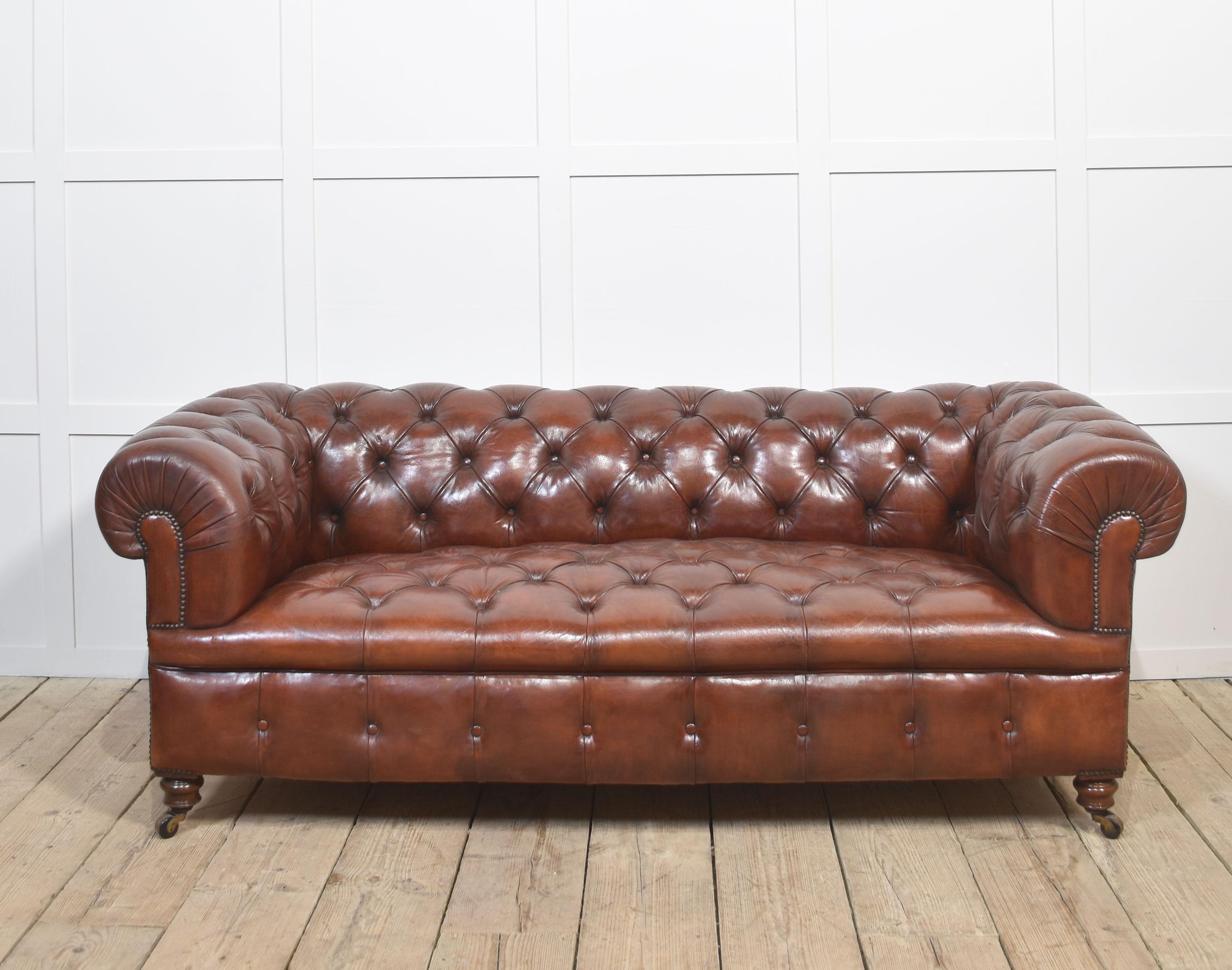 Leder Chesterfield mit Knöpfen im Angebot 3