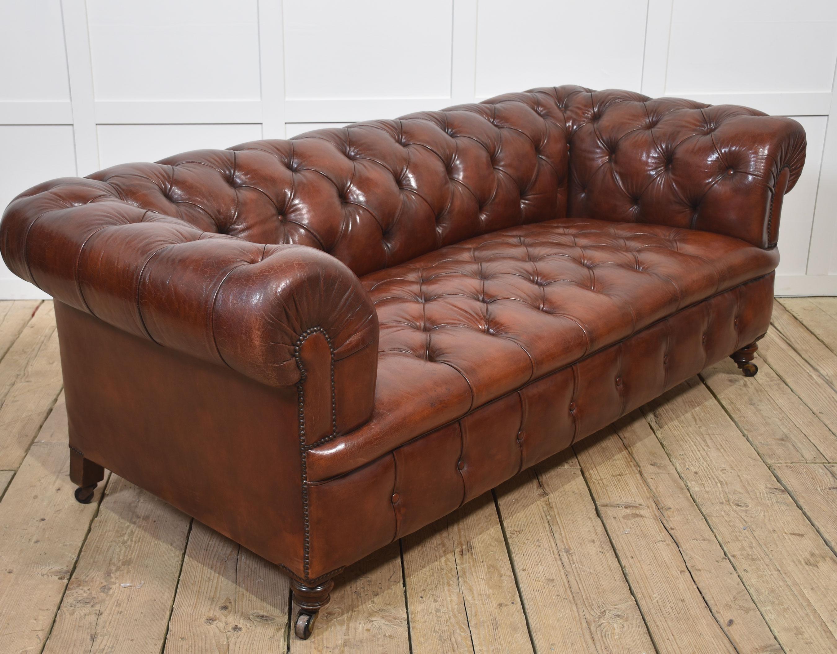 Leder Chesterfield mit Knöpfen im Angebot 4