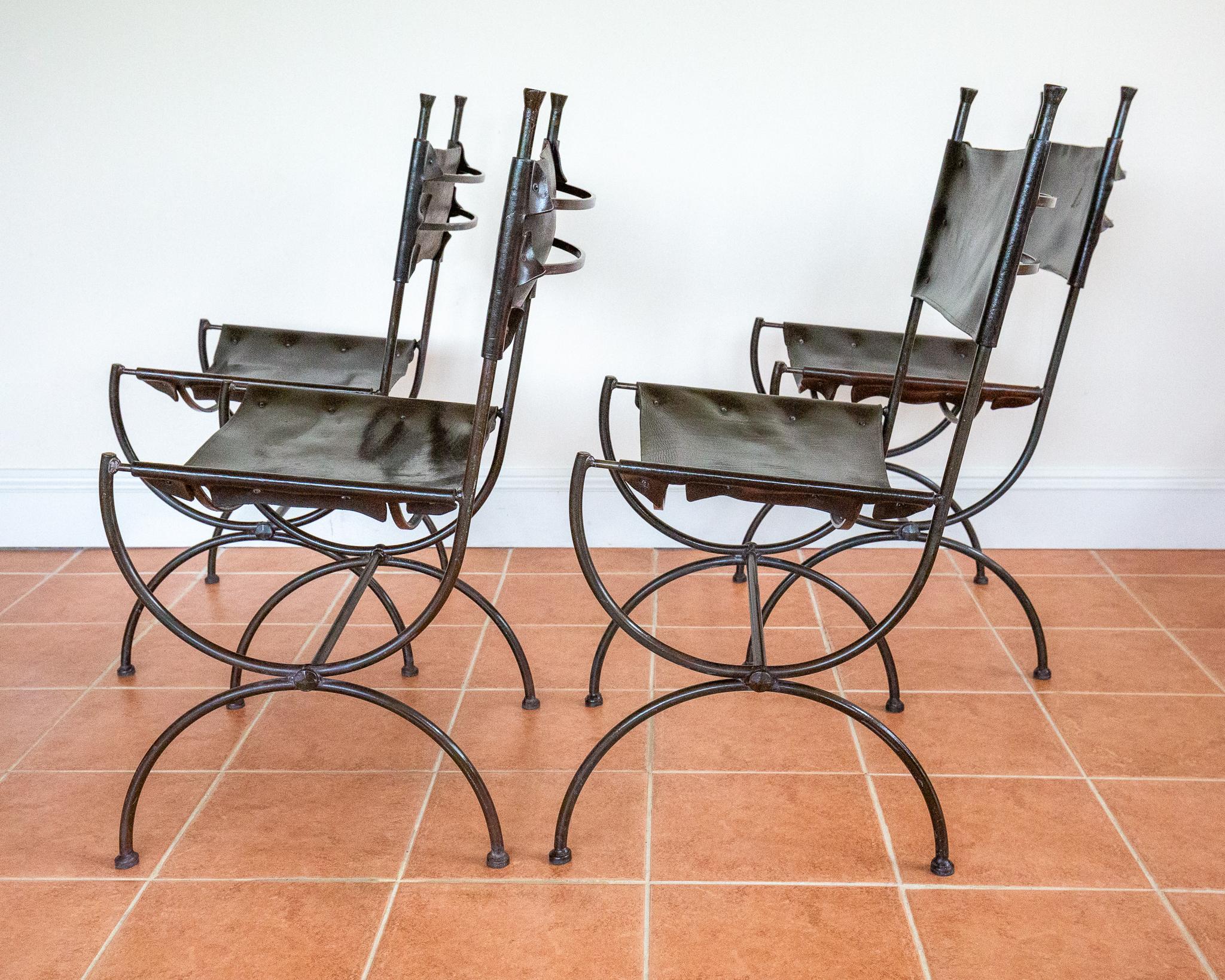 Chaises de salle à manger en cuir Fer forgé Set of 4 Vintage Spanish Curule Savonarola en vente 7