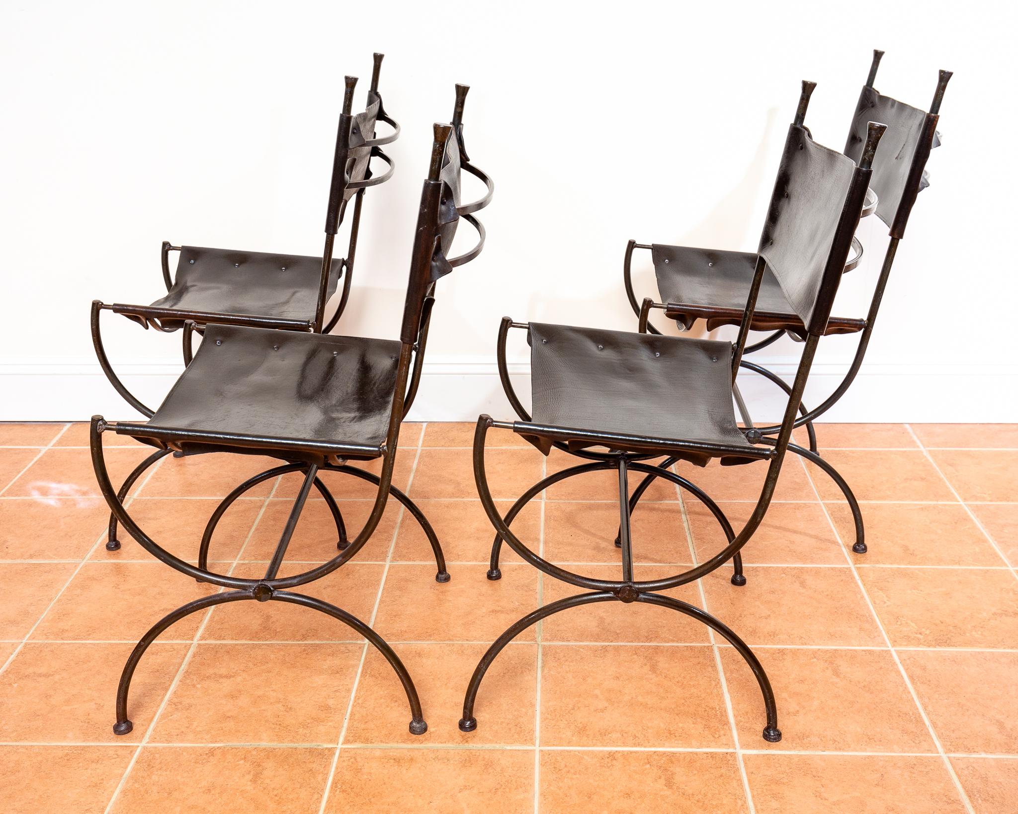 Chaises de salle à manger en cuir Fer forgé Set of 4 Vintage Spanish Curule Savonarola Bon état - En vente à London, GB