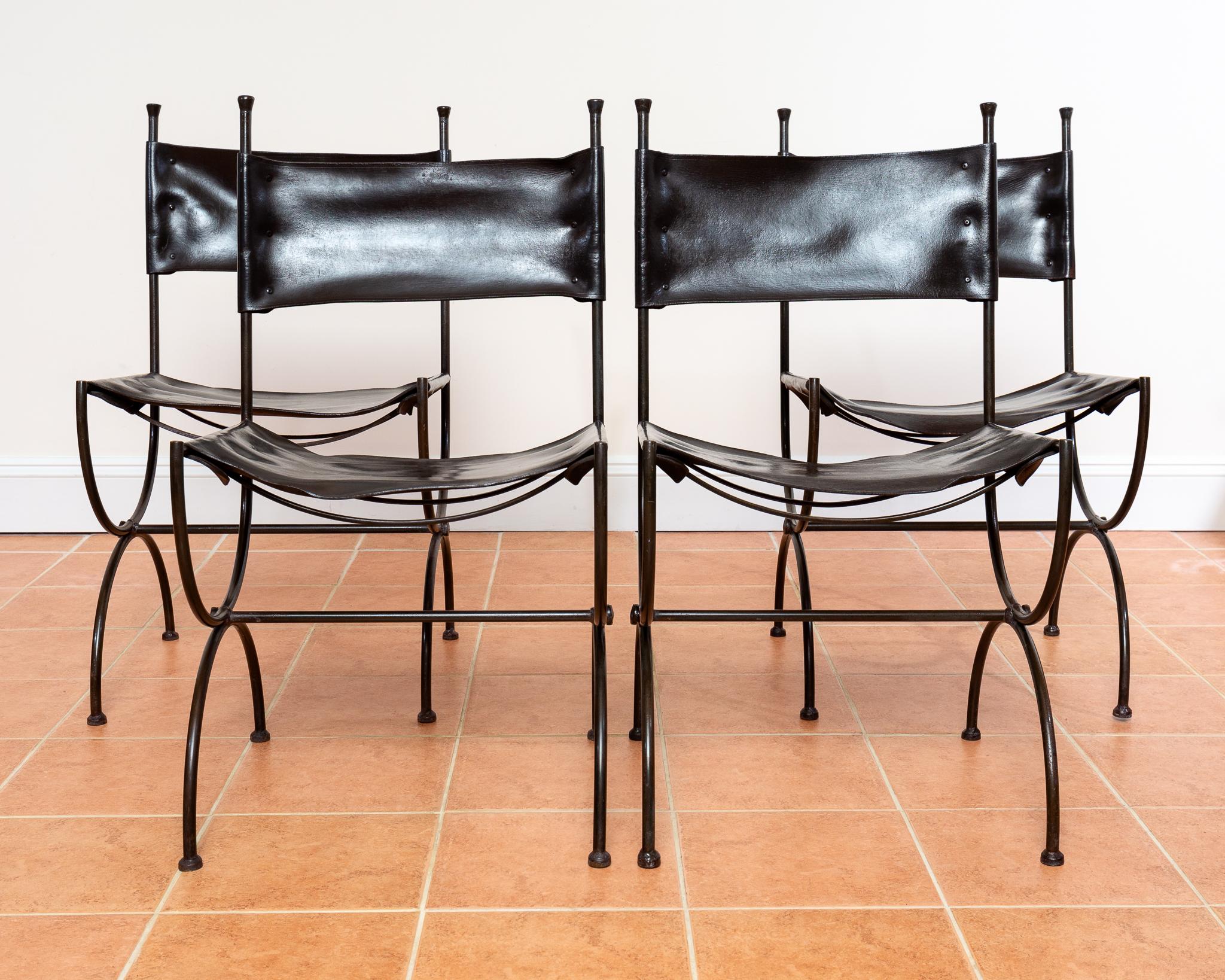 20ième siècle Chaises de salle à manger en cuir Fer forgé Set of 4 Vintage Spanish Curule Savonarola en vente