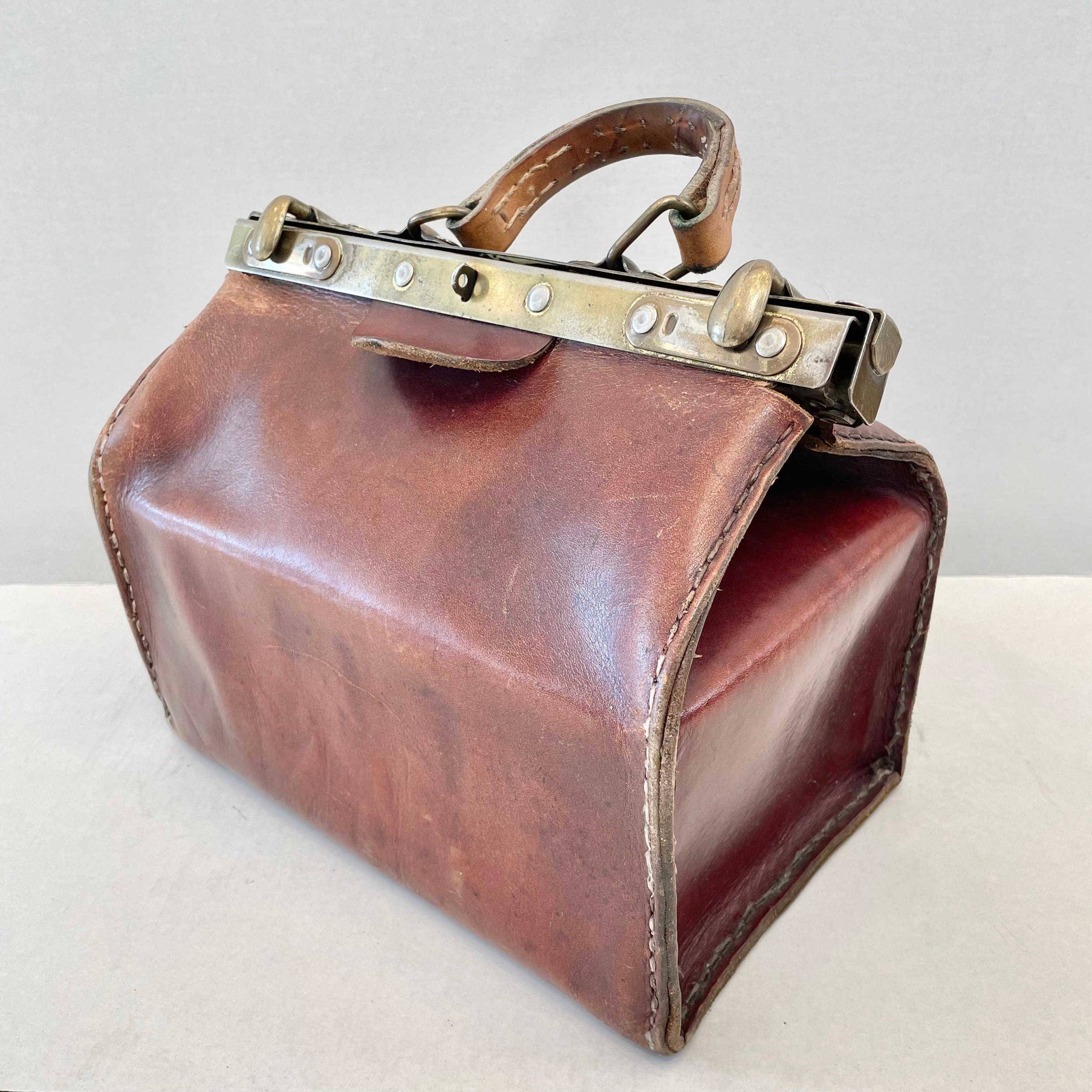 Leather Doctors Bag, 1940s France For Sale 1