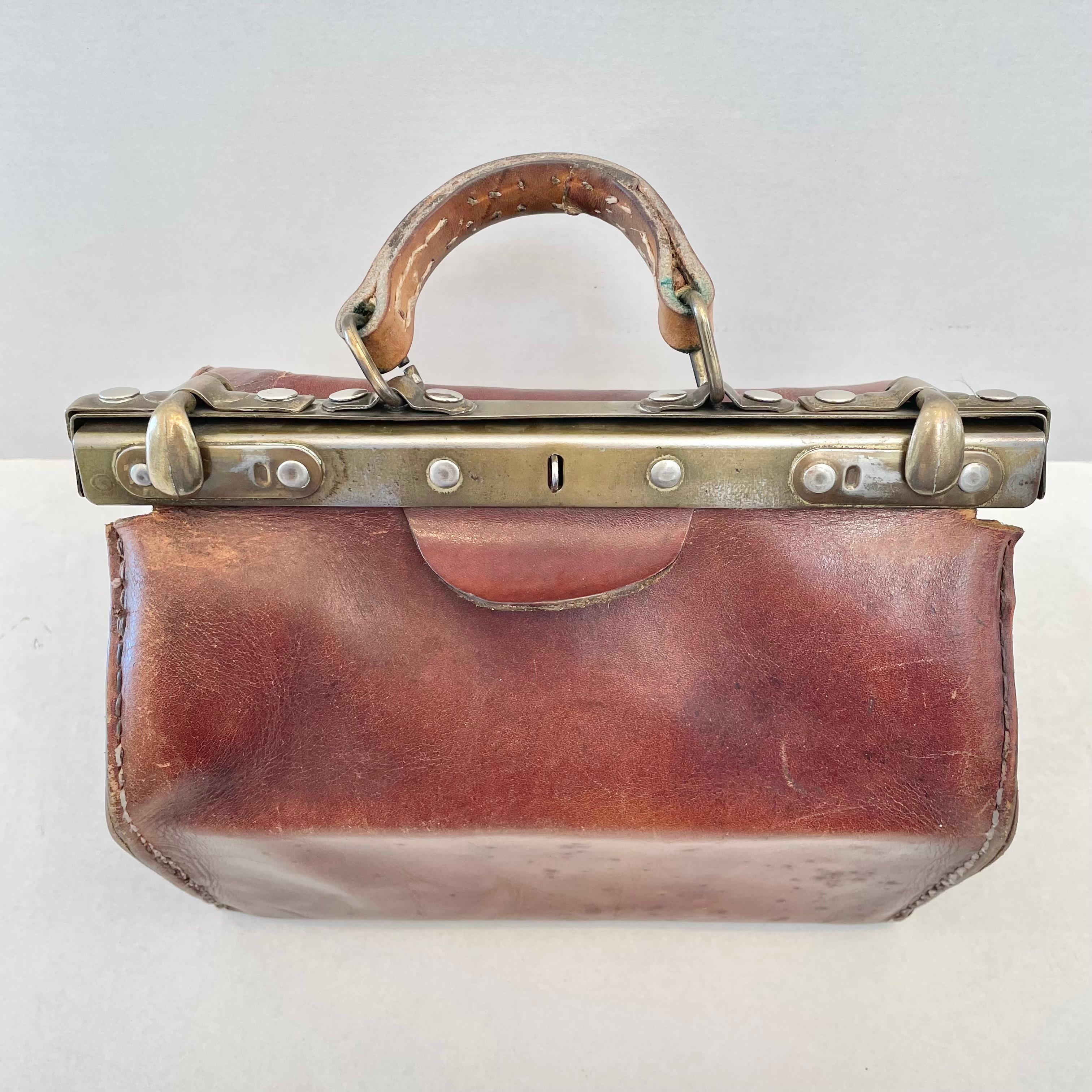 Leather Doctors Bag, 1940s France For Sale 2