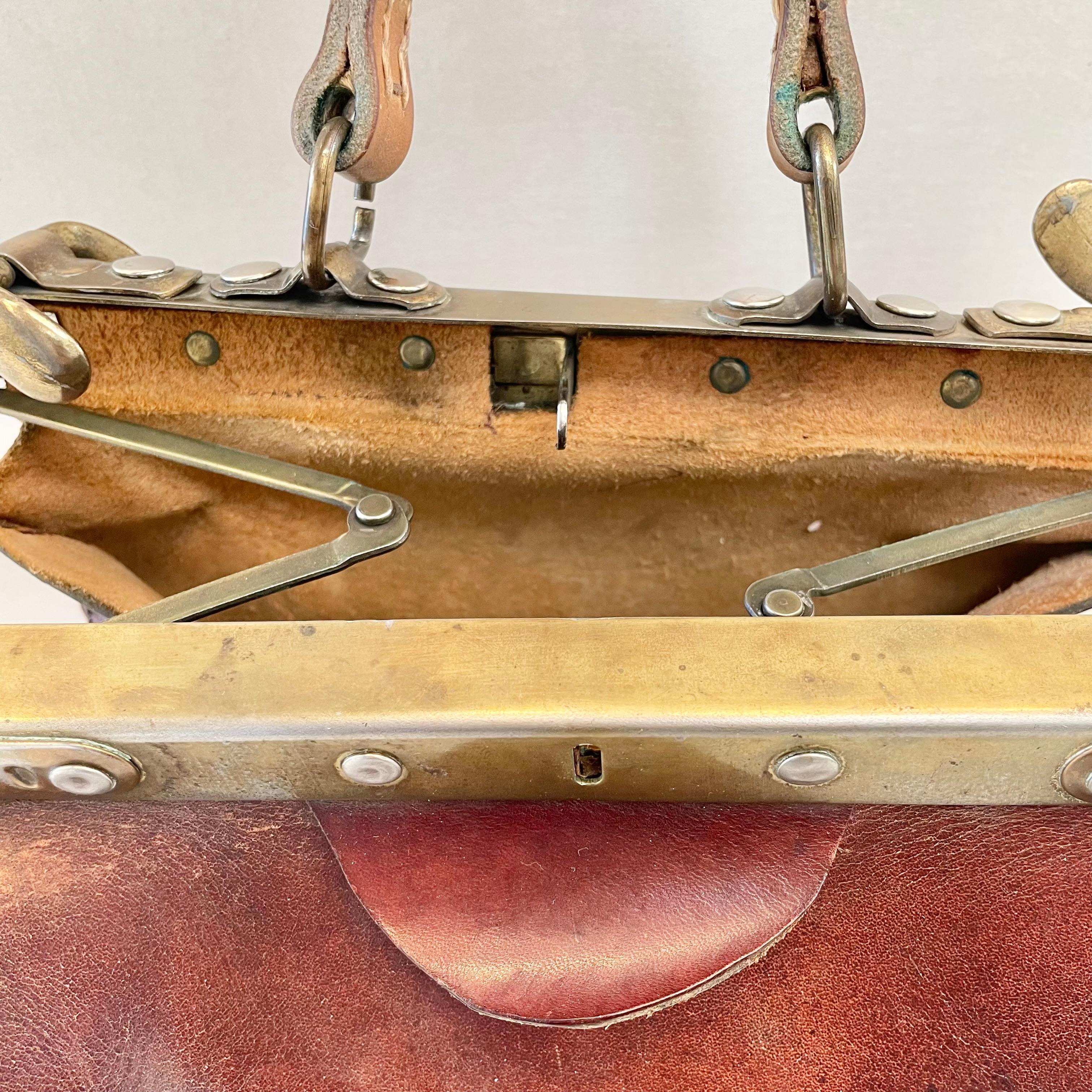 Leather Doctors Bag, 1940s France For Sale 6