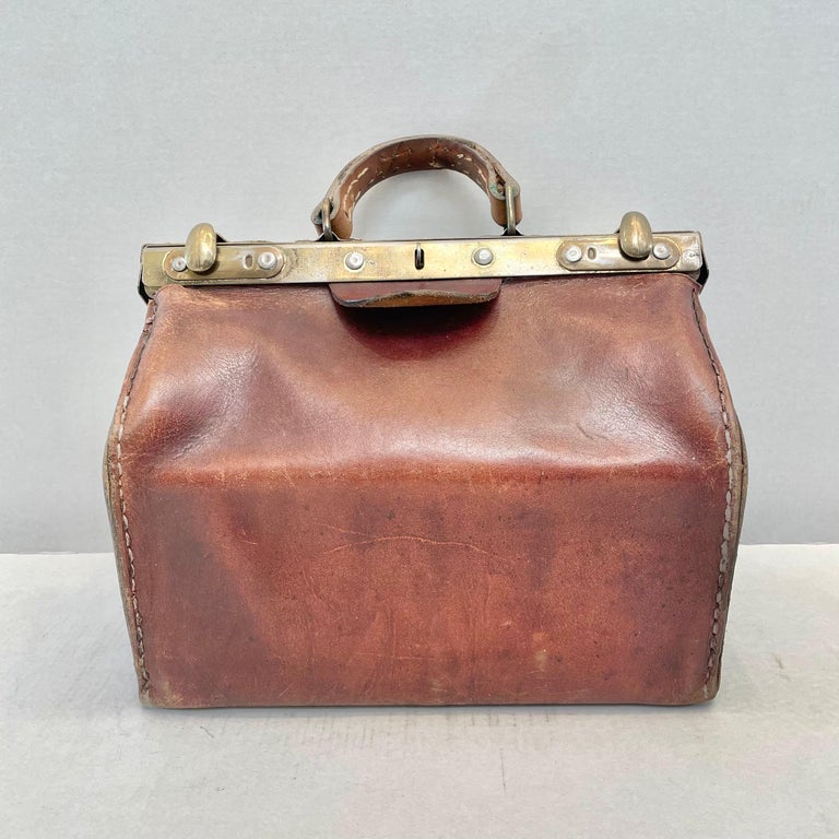 A Small Vintage French Brown Leather Gladstone Bag / Dr Bag/ 