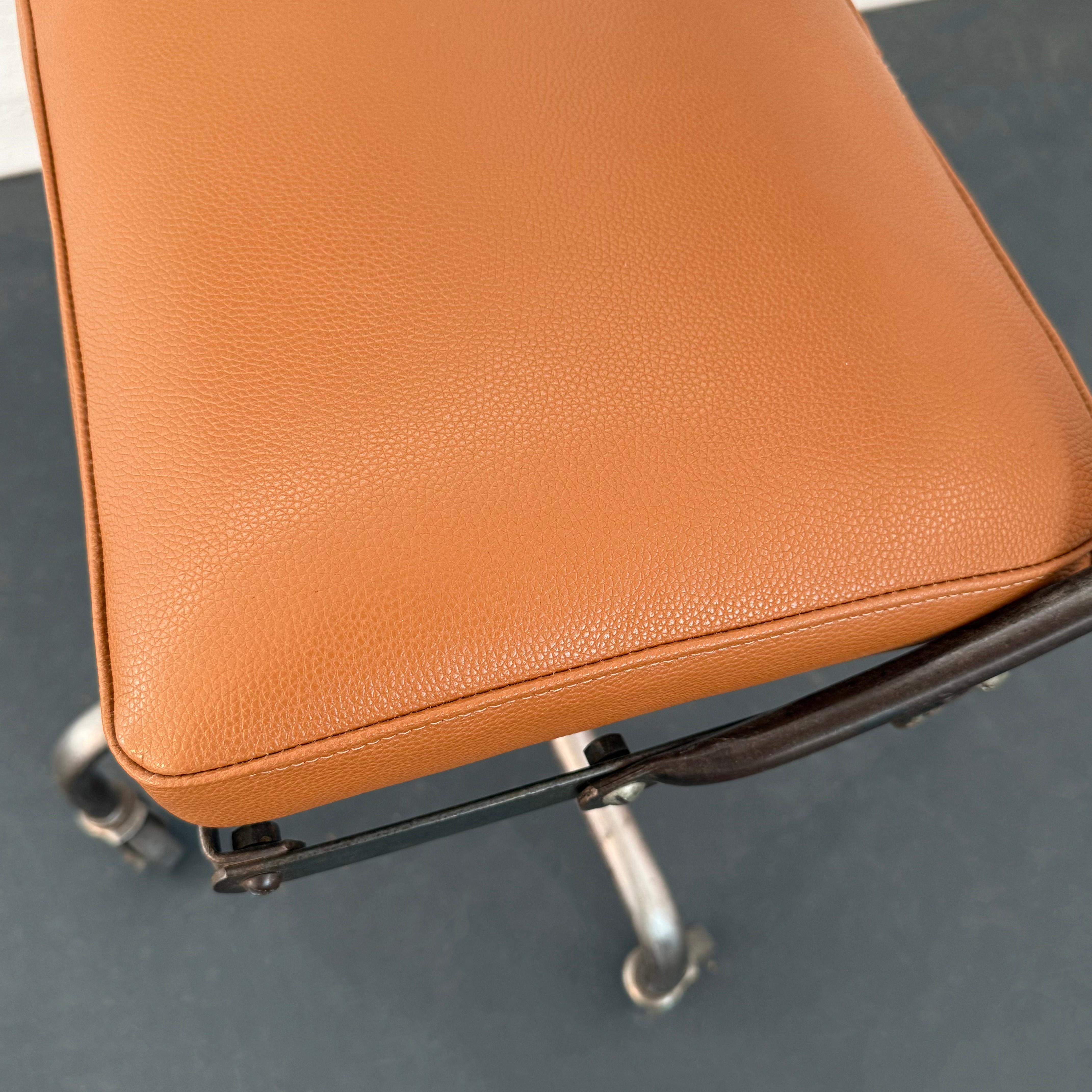 Leder DoMore Industrieller, drehbarer, verstellbarer, rollender Schreibtischstuhl im Angebot 4