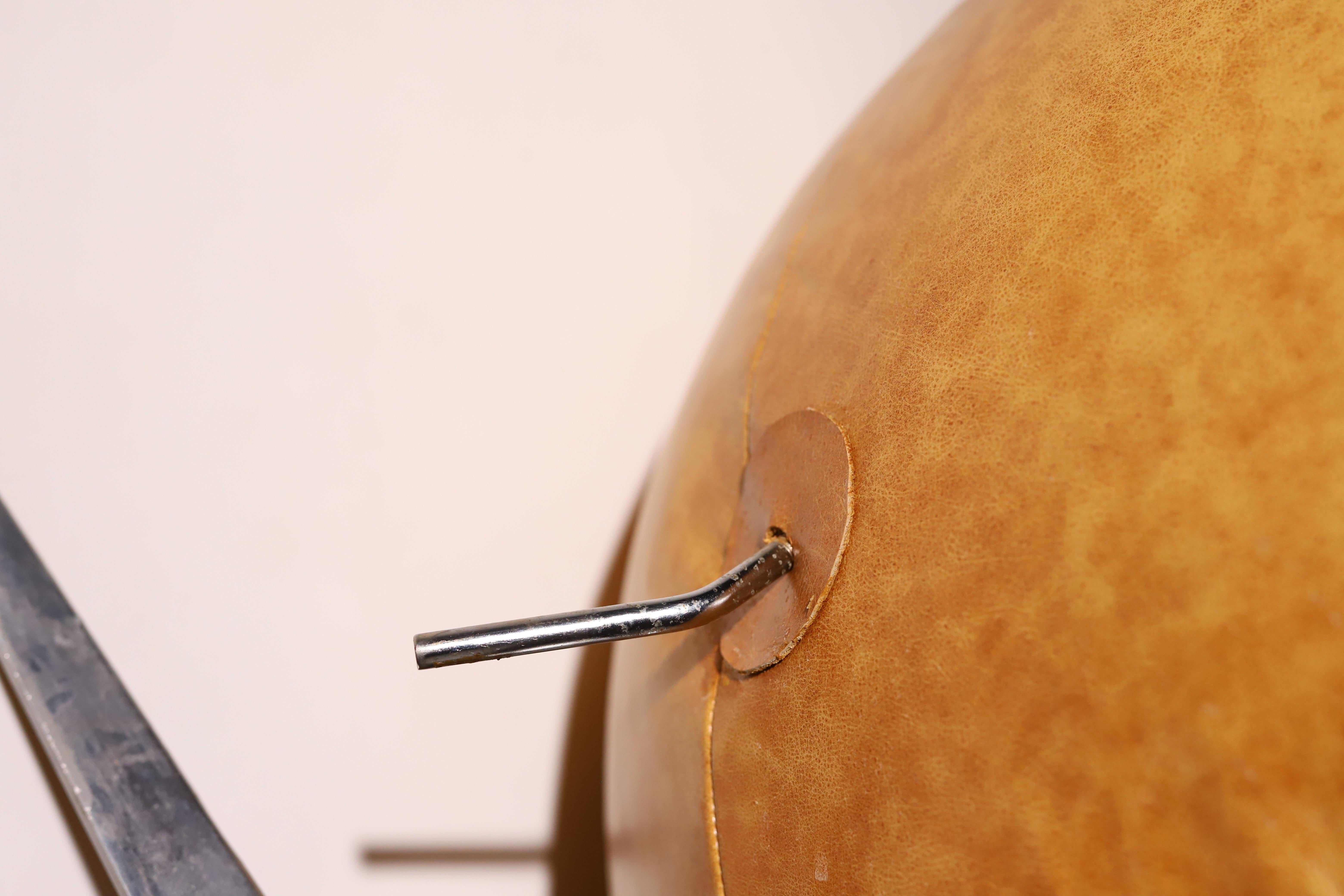 Sedia Egg in pelle 3316 di Arne Jacobsen in vendita 1