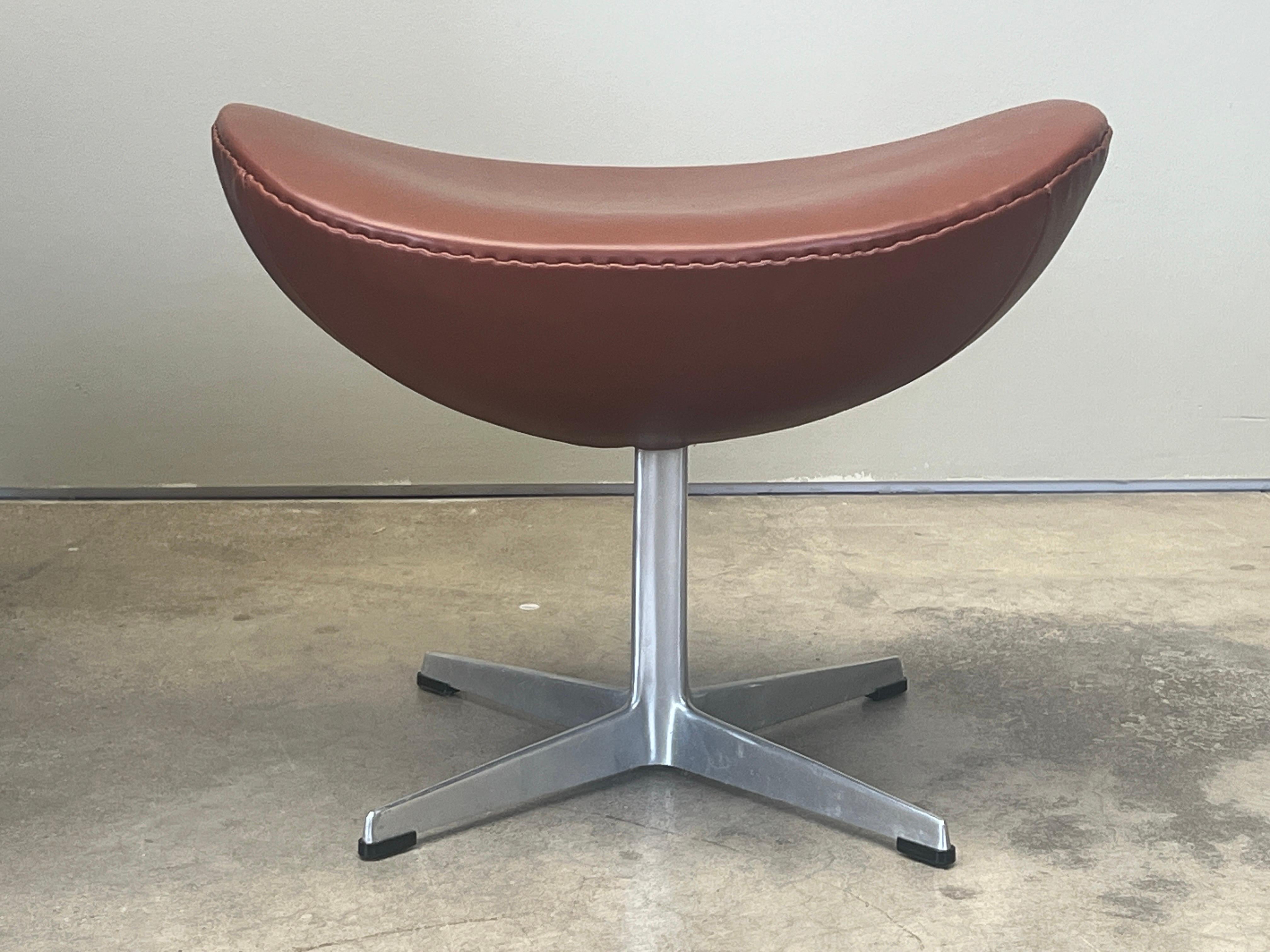 Leather Egg Chair and Ottoman by Arne Jacobsen In Good Condition For Sale In Dallas, TX