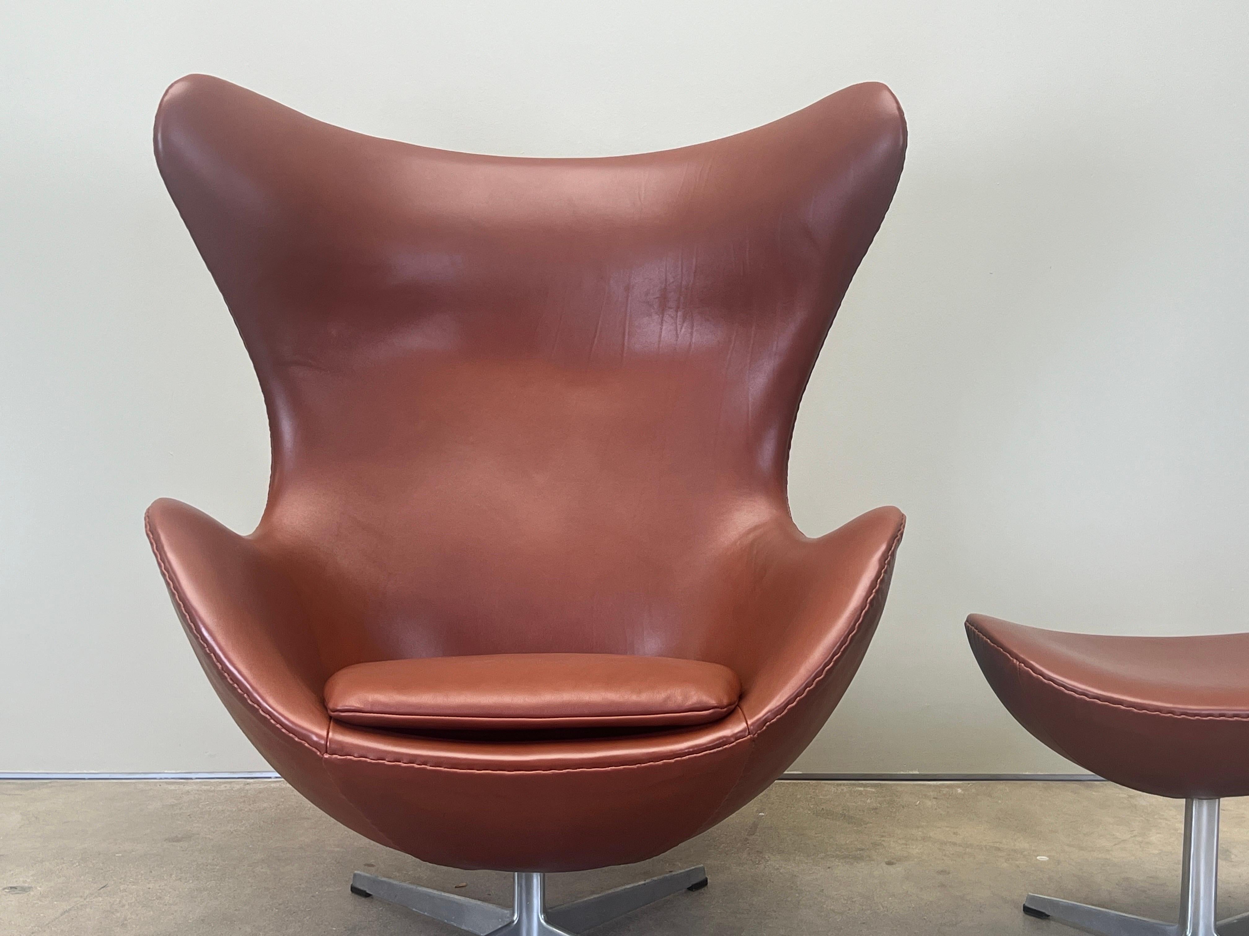 Mid-20th Century Leather Egg Chair and Ottoman by Arne Jacobsen For Sale