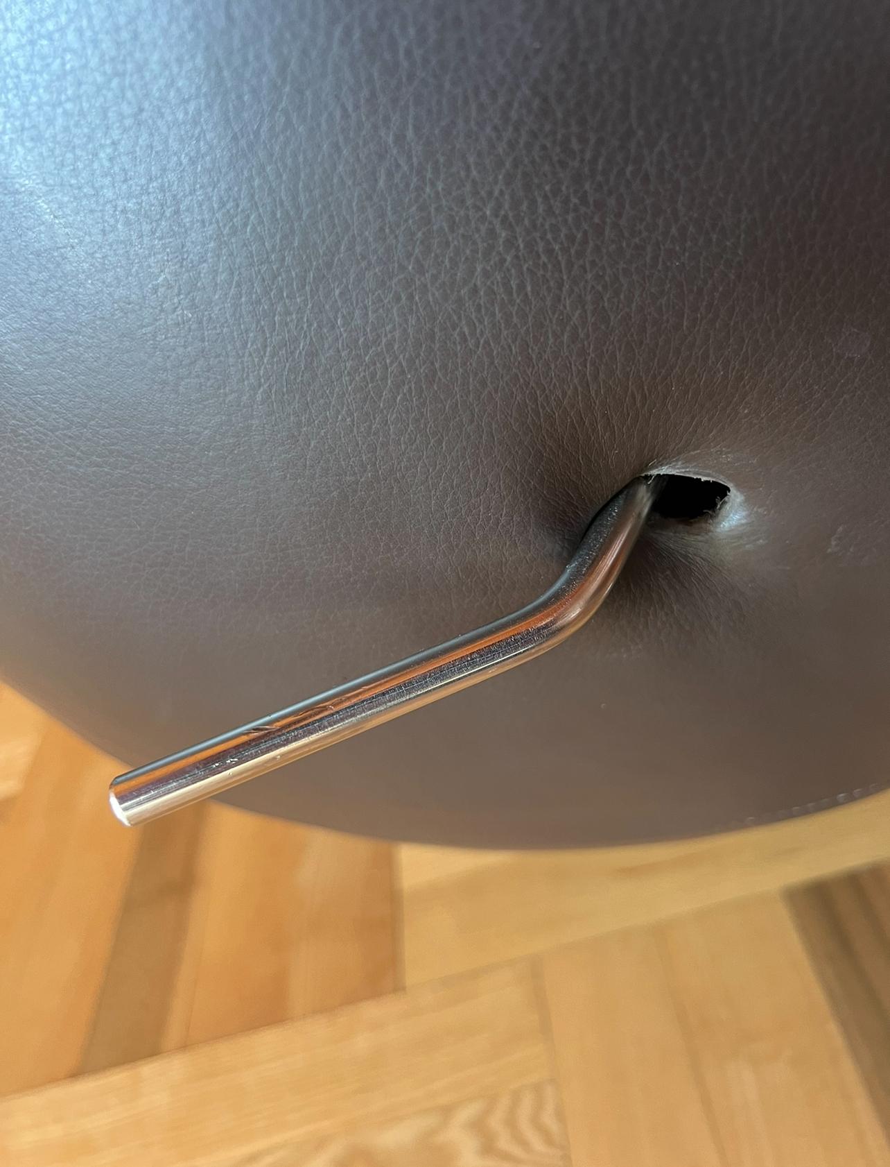 Leder-Eierstuhl von Arne Jacobsen, beschädigt im Angebot 5
