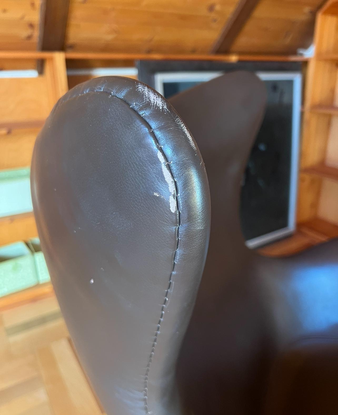 Leder-Eierstuhl von Arne Jacobsen, beschädigt im Angebot 3