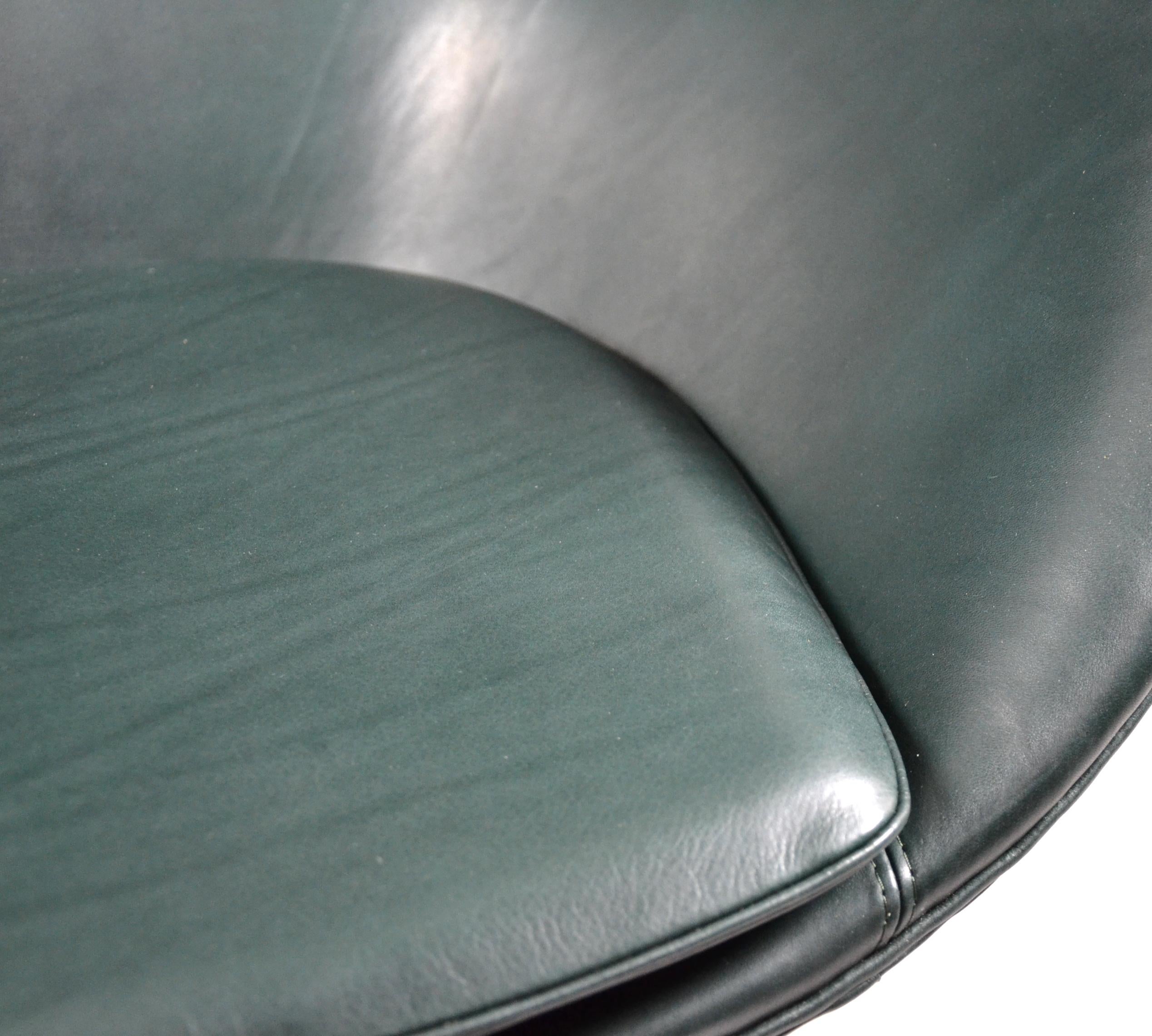 Leather Egg Chair by Arne Jacobsen for Fritz Hansen, 1970s New Green Leather 1