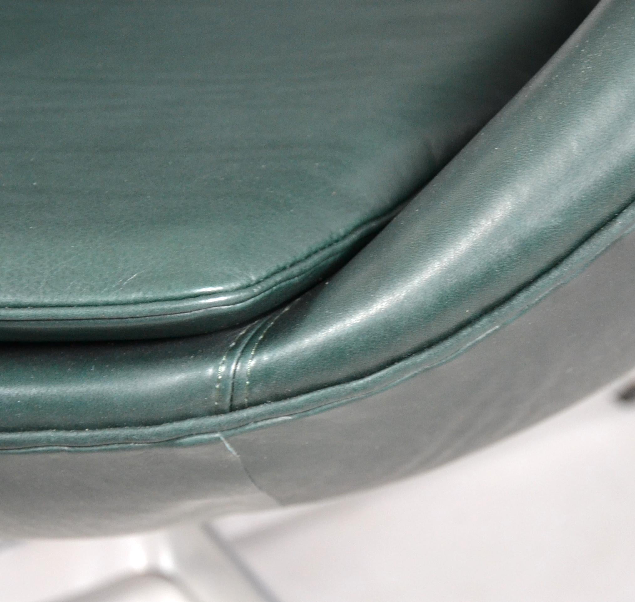 Leather Egg Chair by Arne Jacobsen for Fritz Hansen, 1970s New Green Leather 2