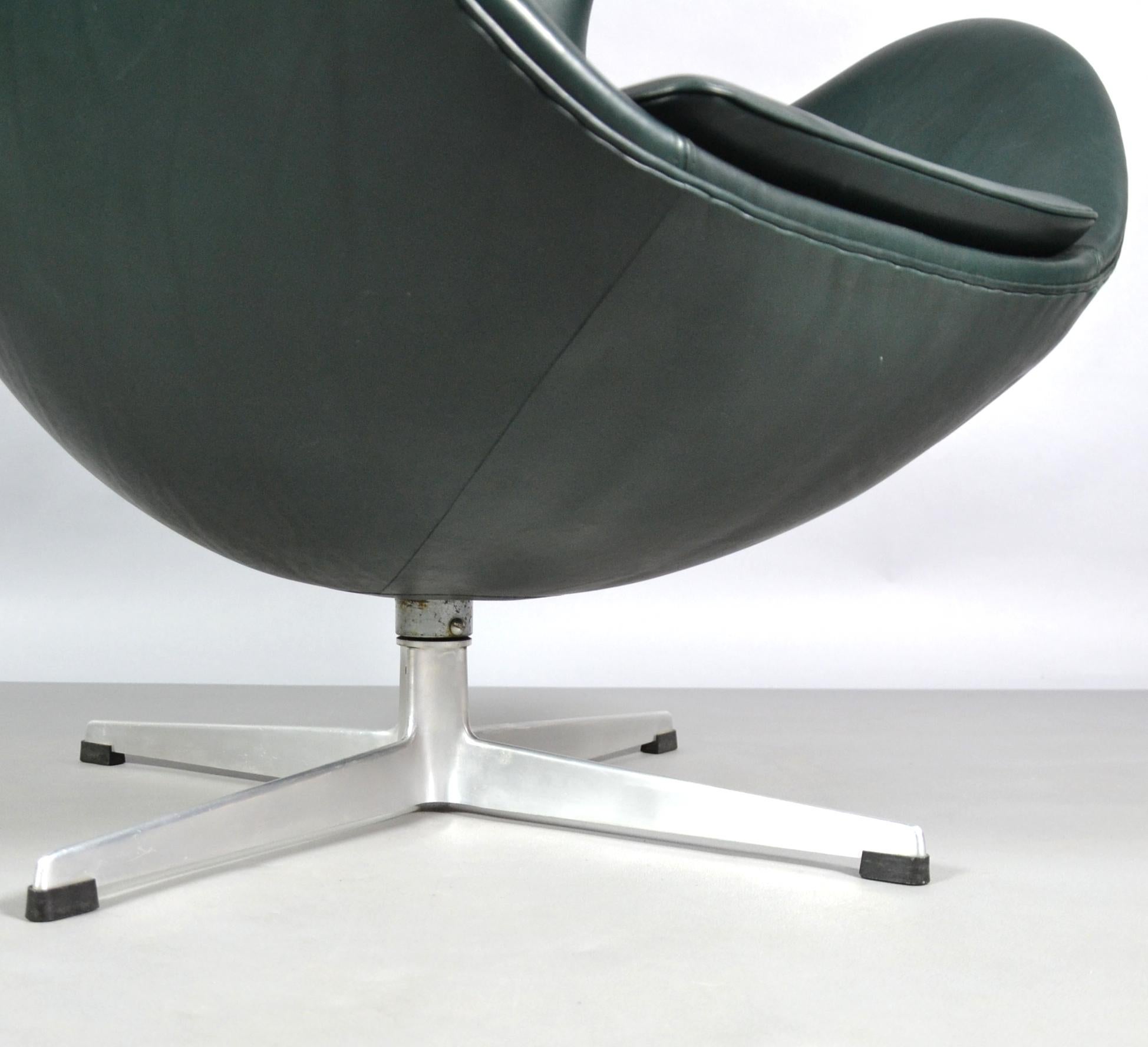Leather Egg Chair by Arne Jacobsen for Fritz Hansen, 1970s New Green Leather 3