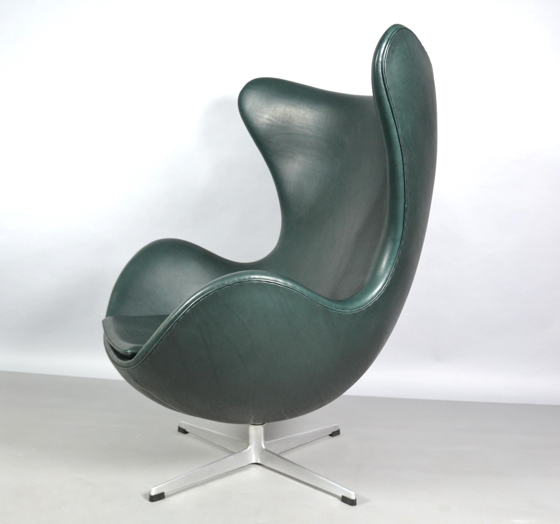 Danish Leather Egg Chair by Arne Jacobsen for Fritz Hansen, 1970s New Green Leather
