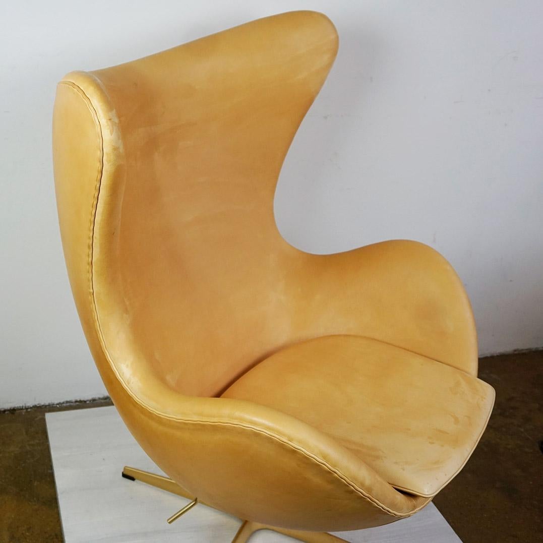 Leather Egg Chair von Arne Jacobsen für Fritz Hansen Limitierte Jubiläumsausgabe (Mitte des 20. Jahrhunderts) im Angebot