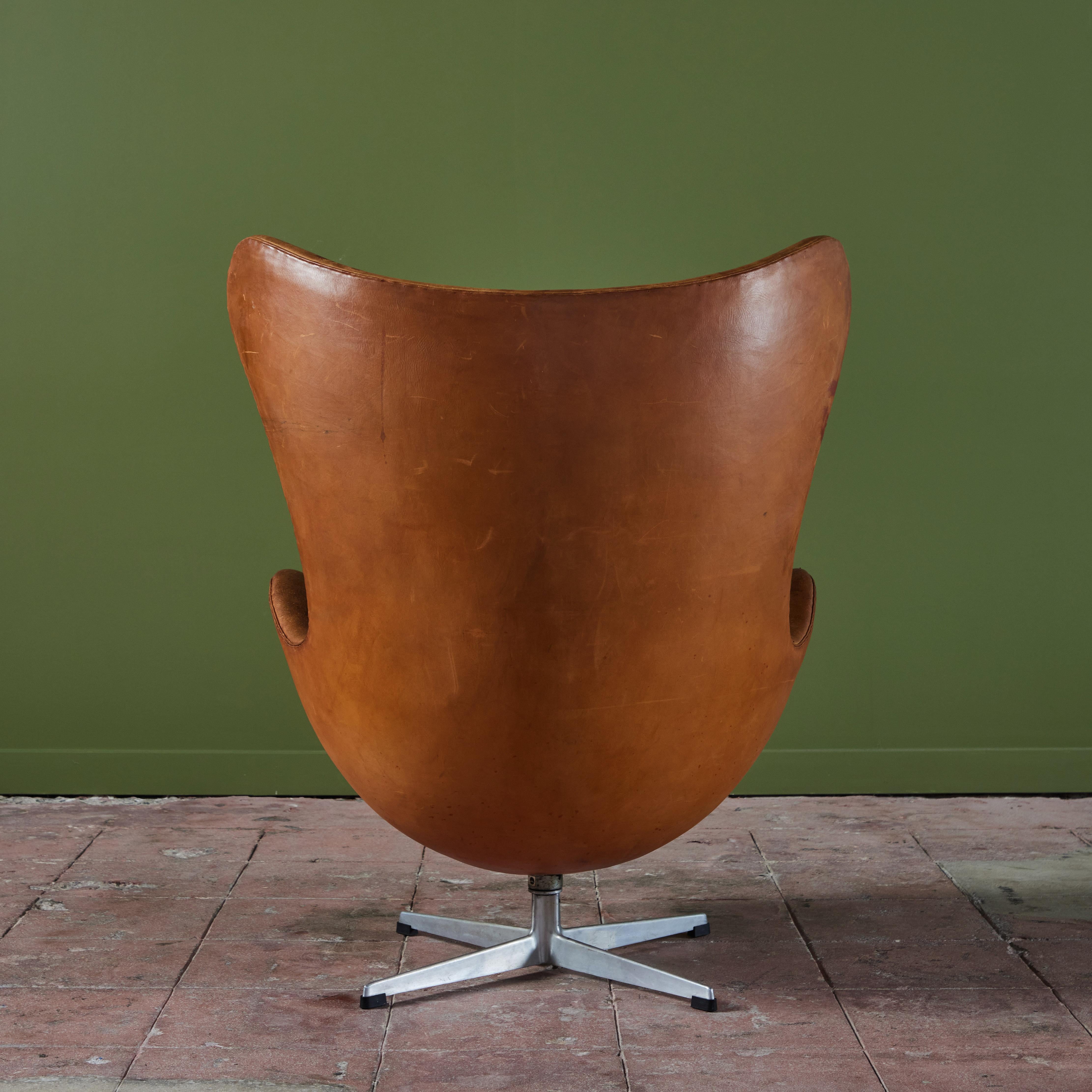 Silla Egg de piel de Arne Jacobsen en venta 4