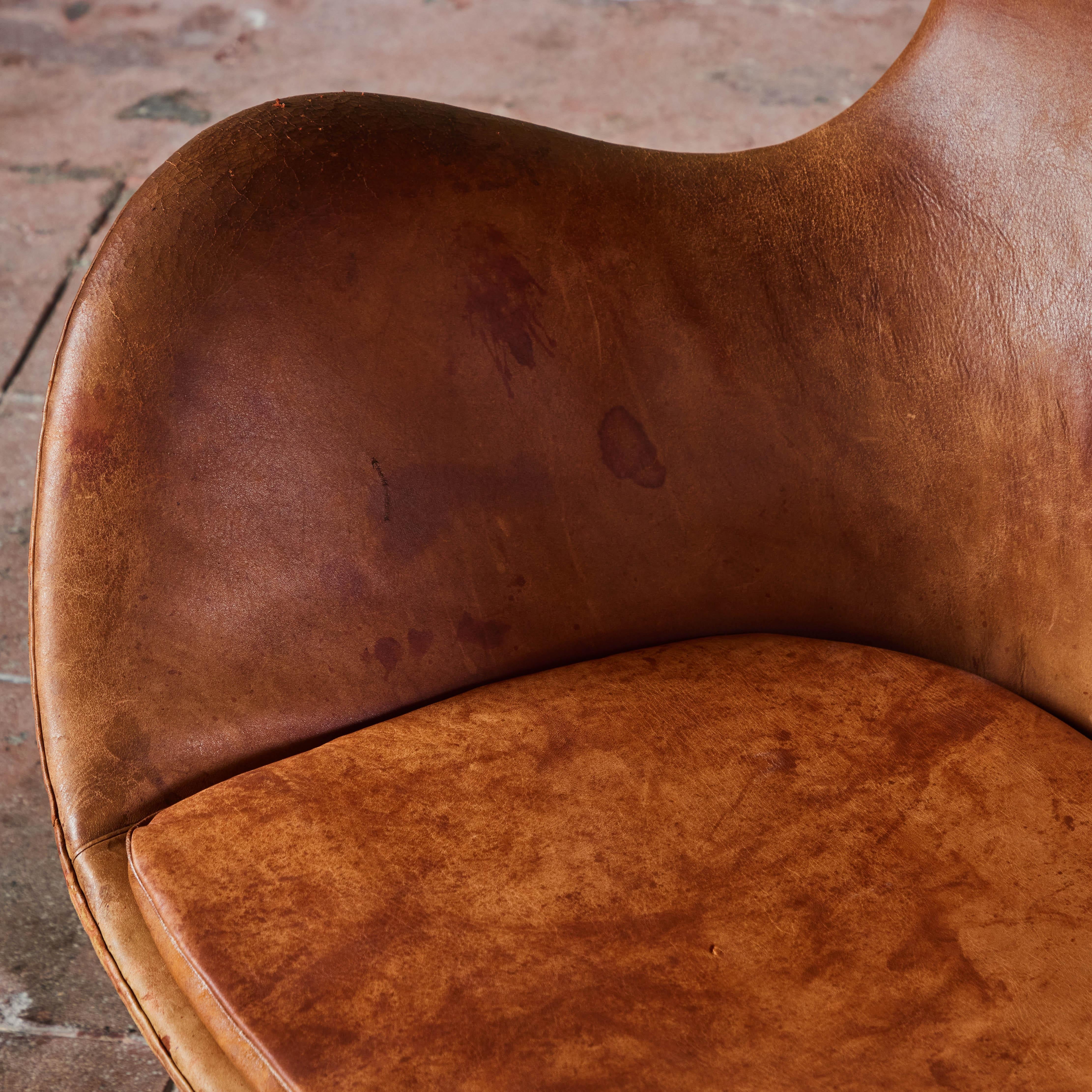 Leather Egg Chair by Arne Jacobsen For Sale 5
