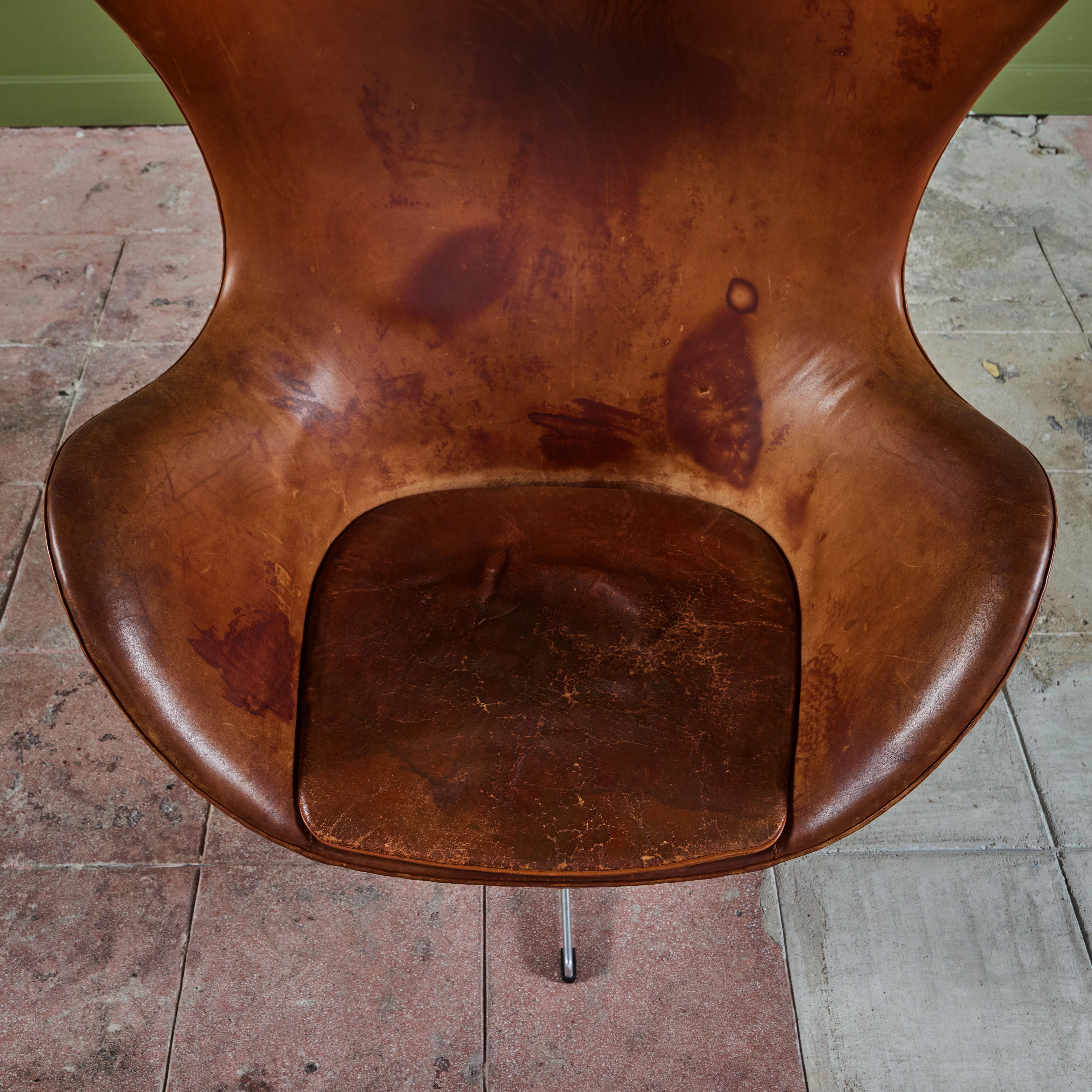Leather Egg Chair by Arne Jacobsen For Sale 13