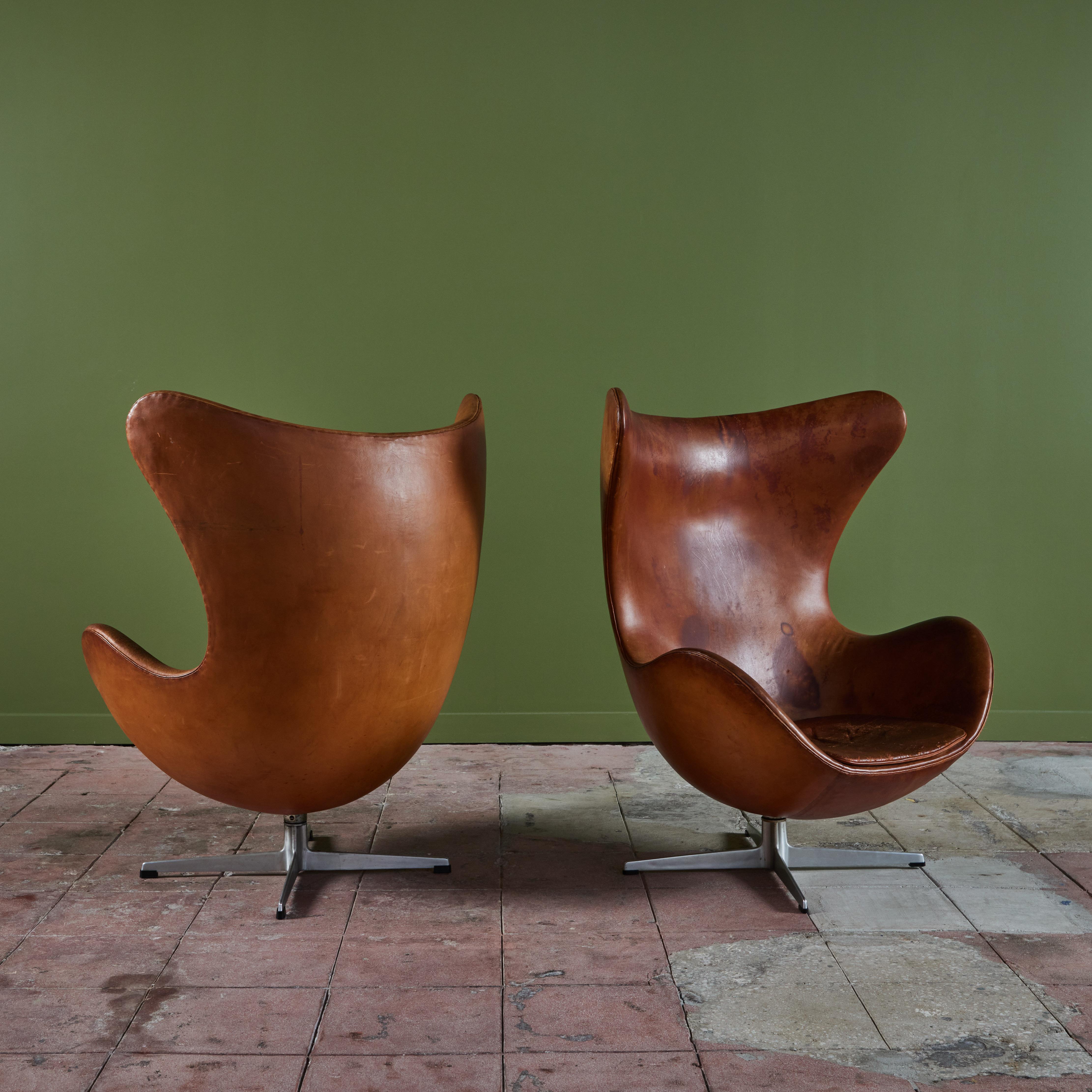 Leather Egg Chair by Arne Jacobsen In Good Condition For Sale In Los Angeles, CA