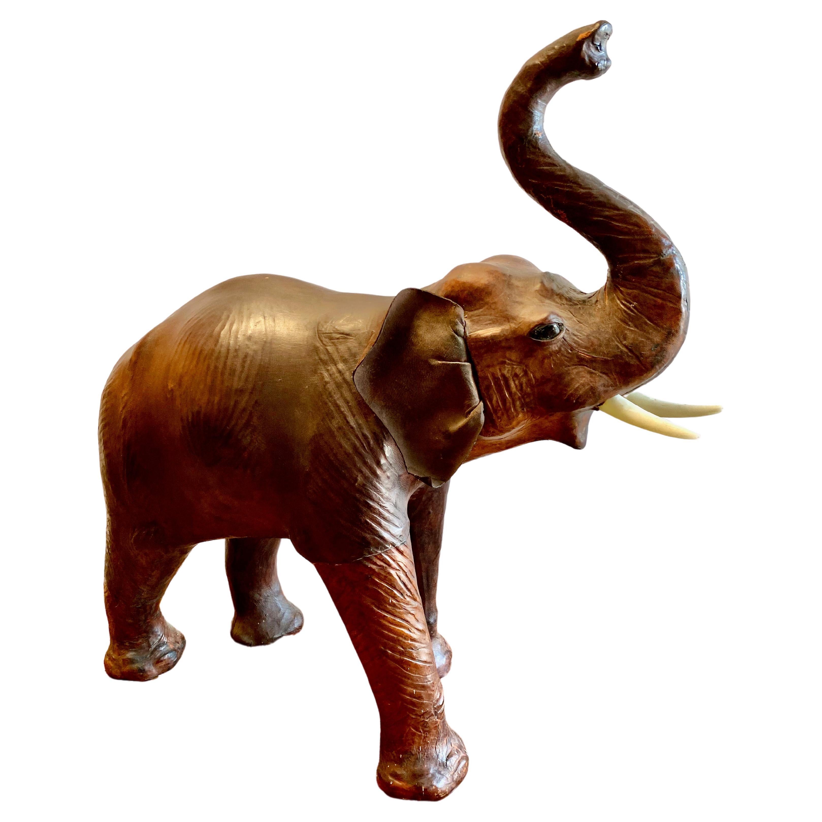 Sculpture d'éléphant en cuir II