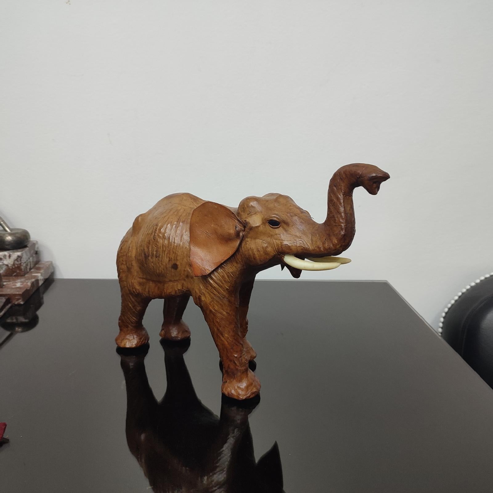 Scultura di elefante in pelle alla maniera di Dimitri Omersa in vendita 2