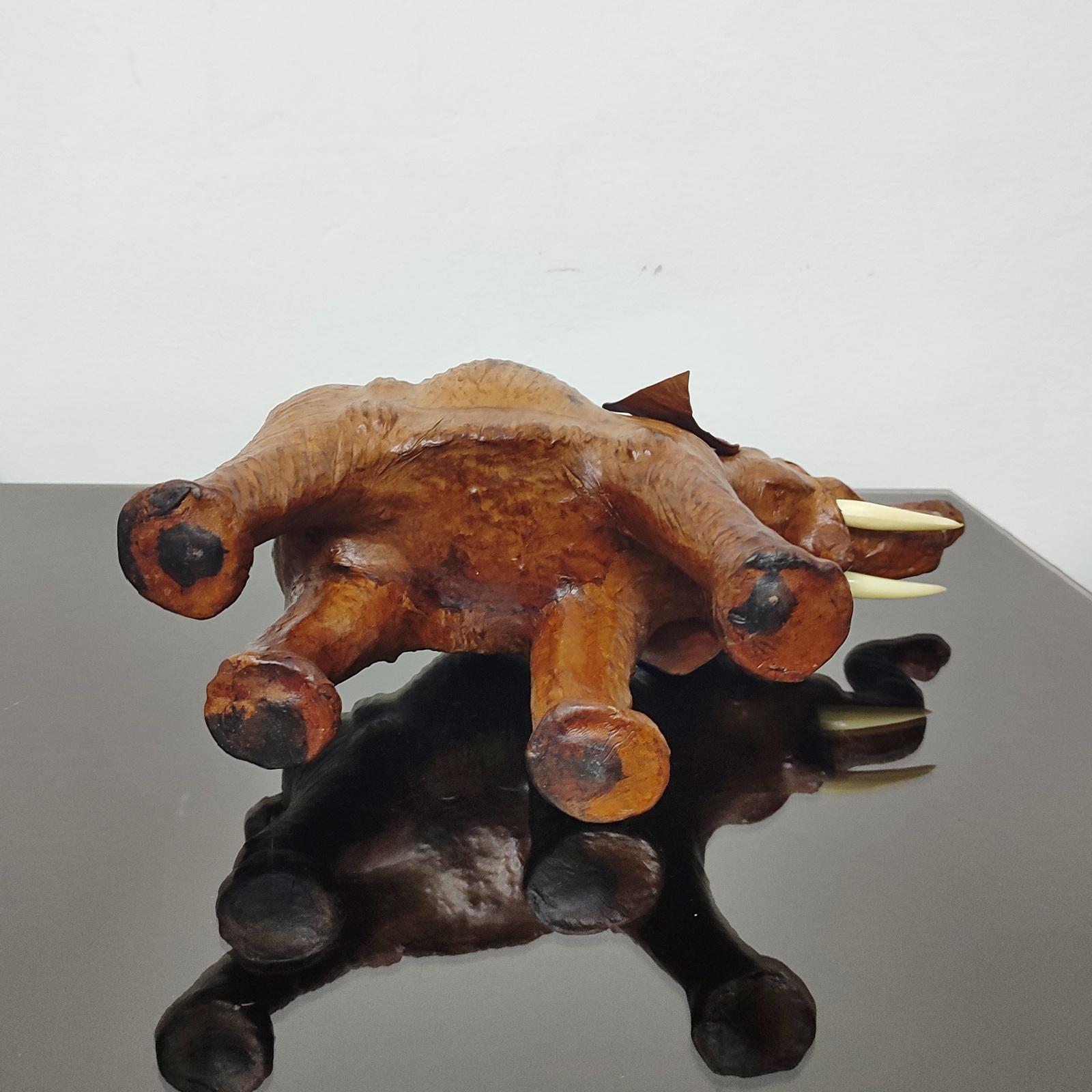 Scultura di elefante in pelle alla maniera di Dimitri Omersa in vendita 3