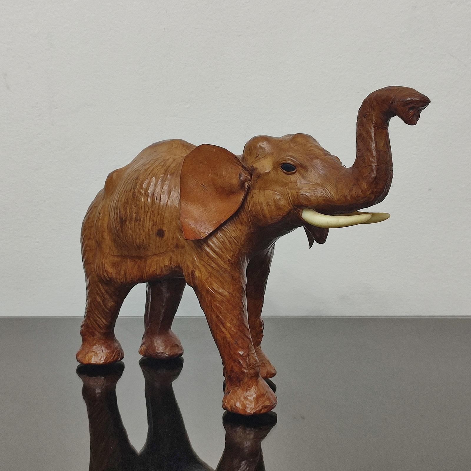 Art Déco Scultura di elefante in pelle alla maniera di Dimitri Omersa in vendita