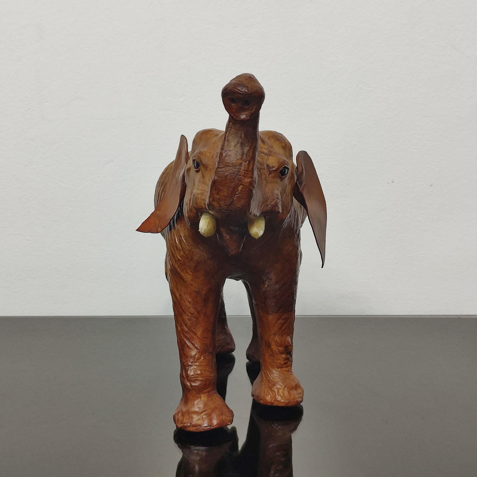 Inglese Scultura di elefante in pelle alla maniera di Dimitri Omersa in vendita