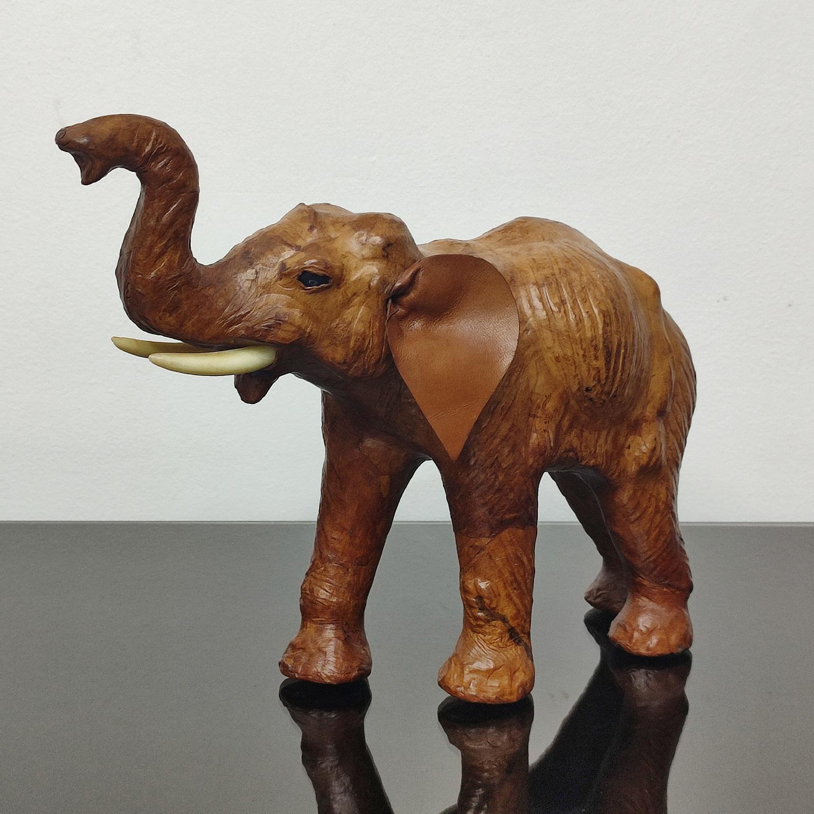 Intagliato Scultura di elefante in pelle alla maniera di Dimitri Omersa in vendita