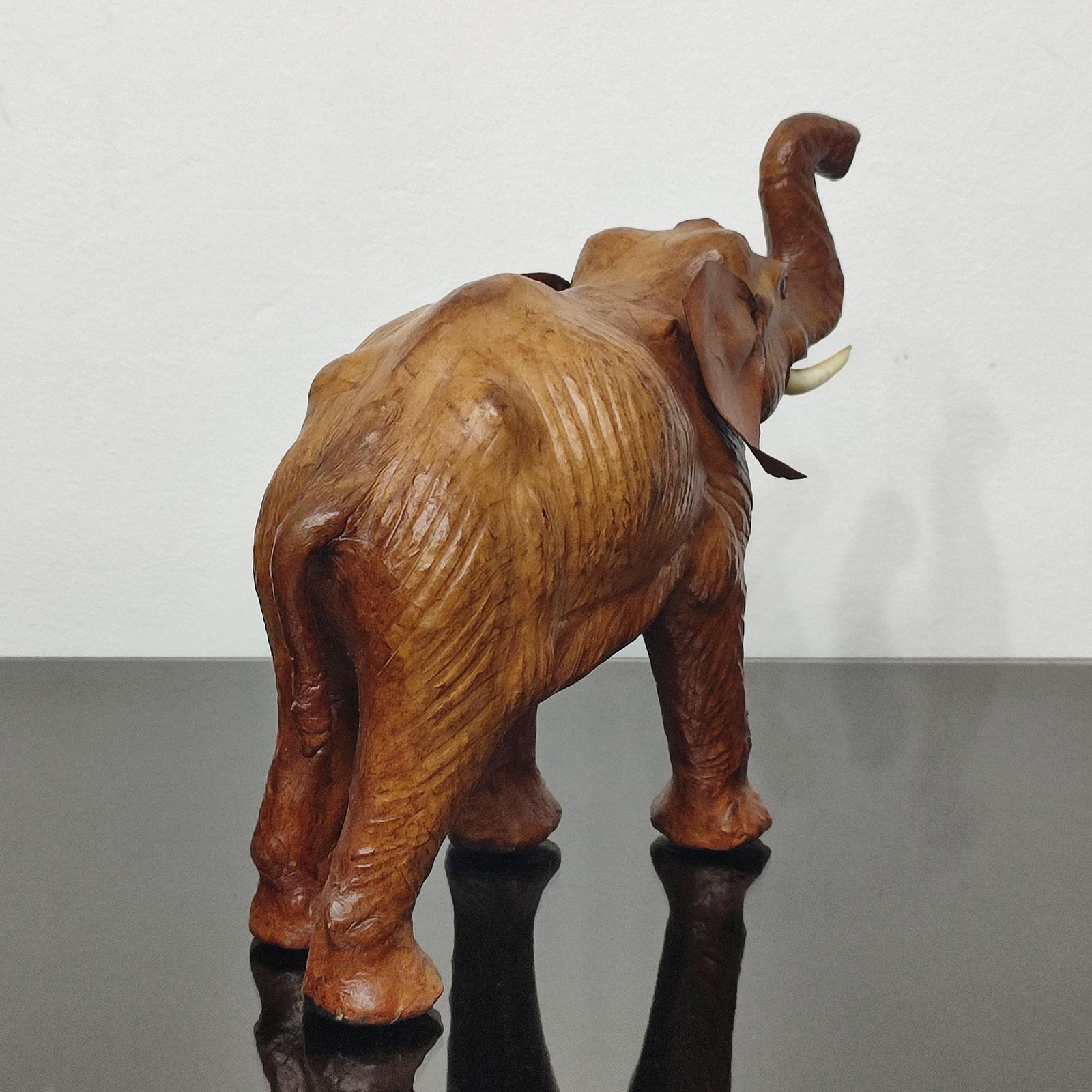 Pelle Scultura di elefante in pelle alla maniera di Dimitri Omersa in vendita