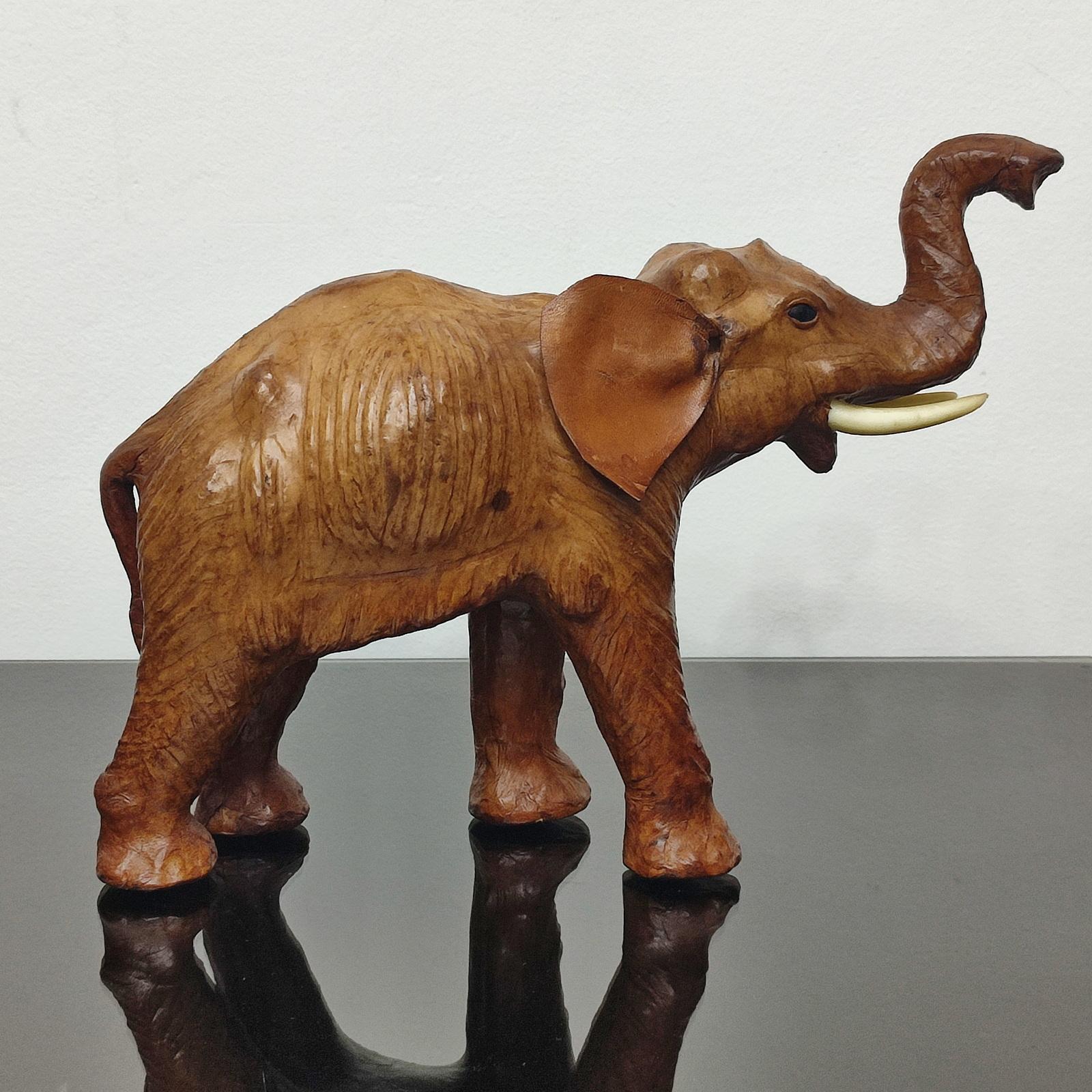 Scultura di elefante in pelle alla maniera di Dimitri Omersa in vendita 1