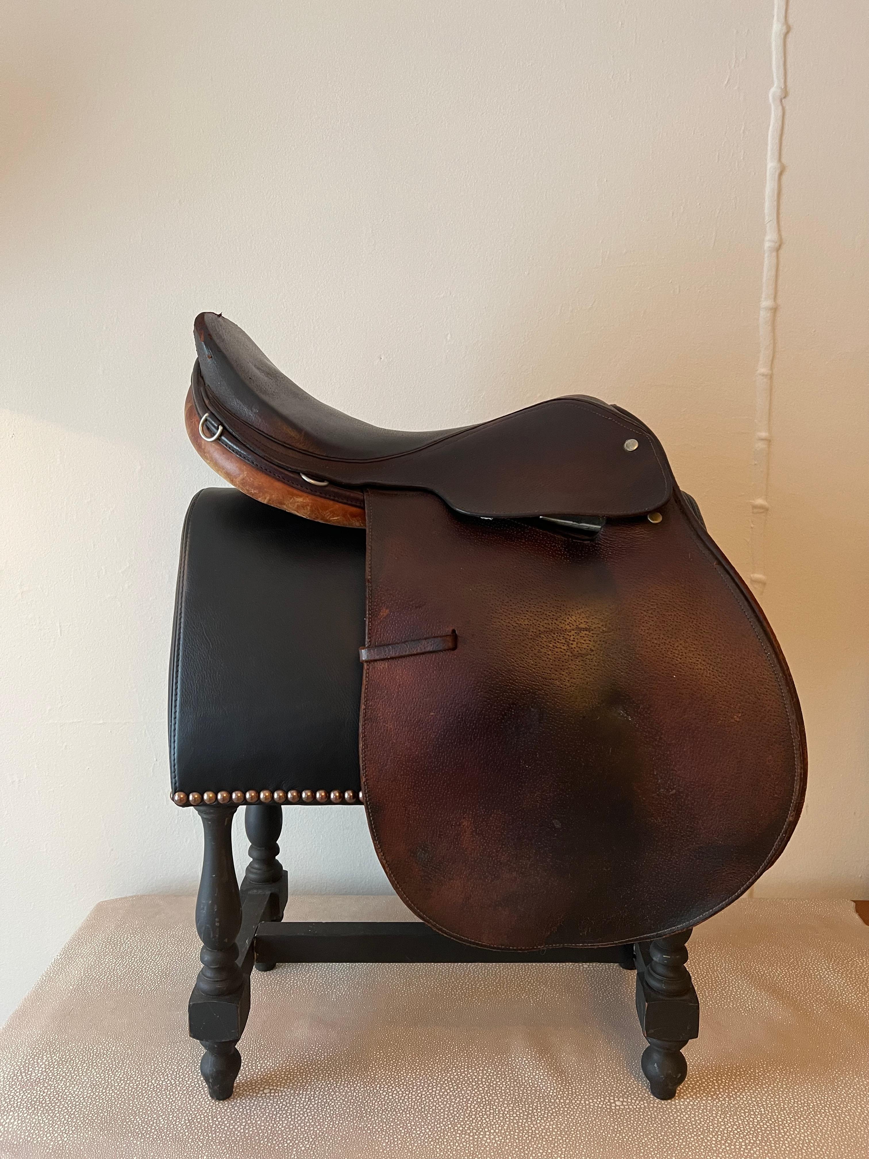 Leather English Saddle on Custom Upholstered Stand in the style of Ralph Lauren In Good Condition In Los Angeles, CA