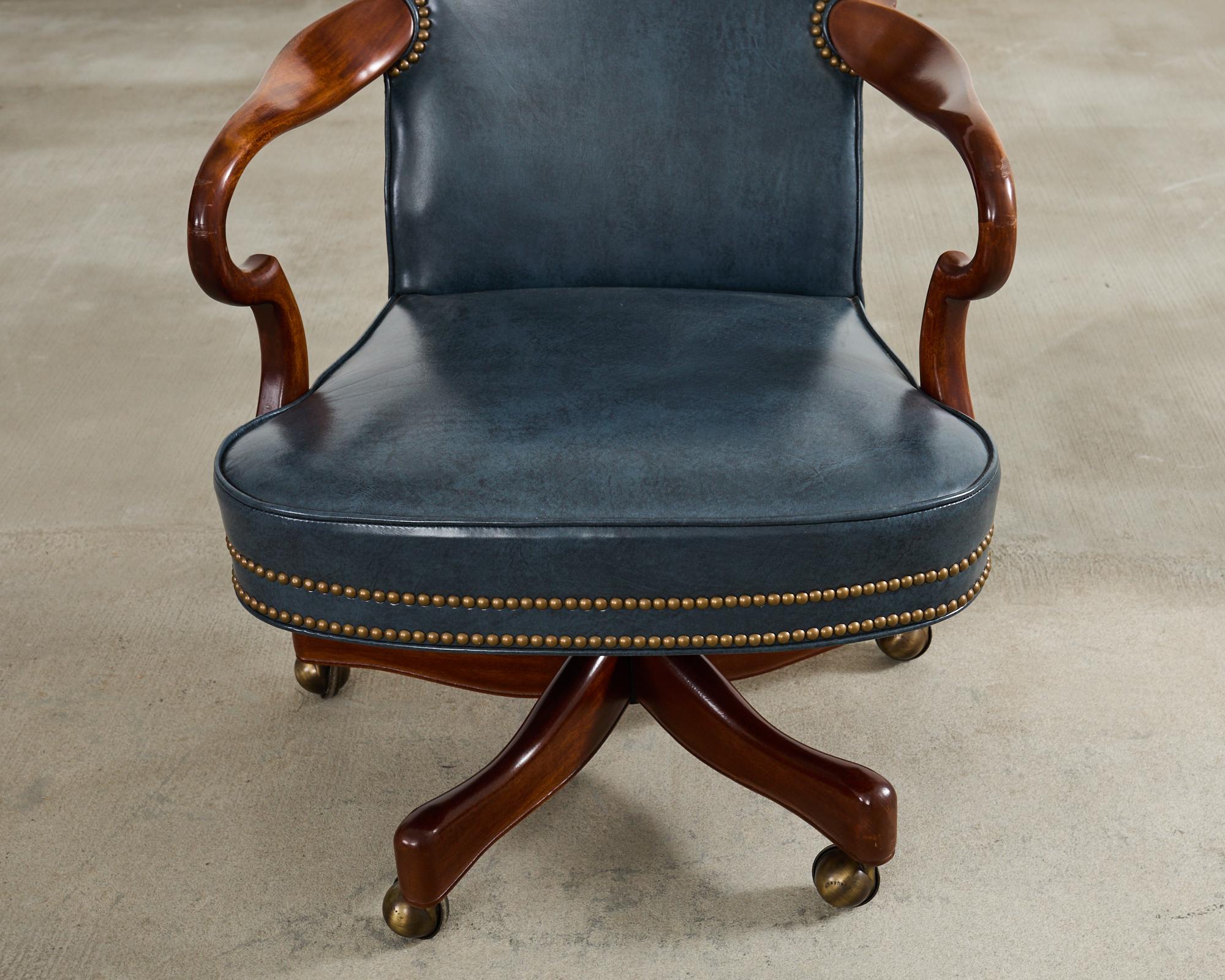 Silla de oficina giratoria basculante de cuero by Hancock & Moore 4