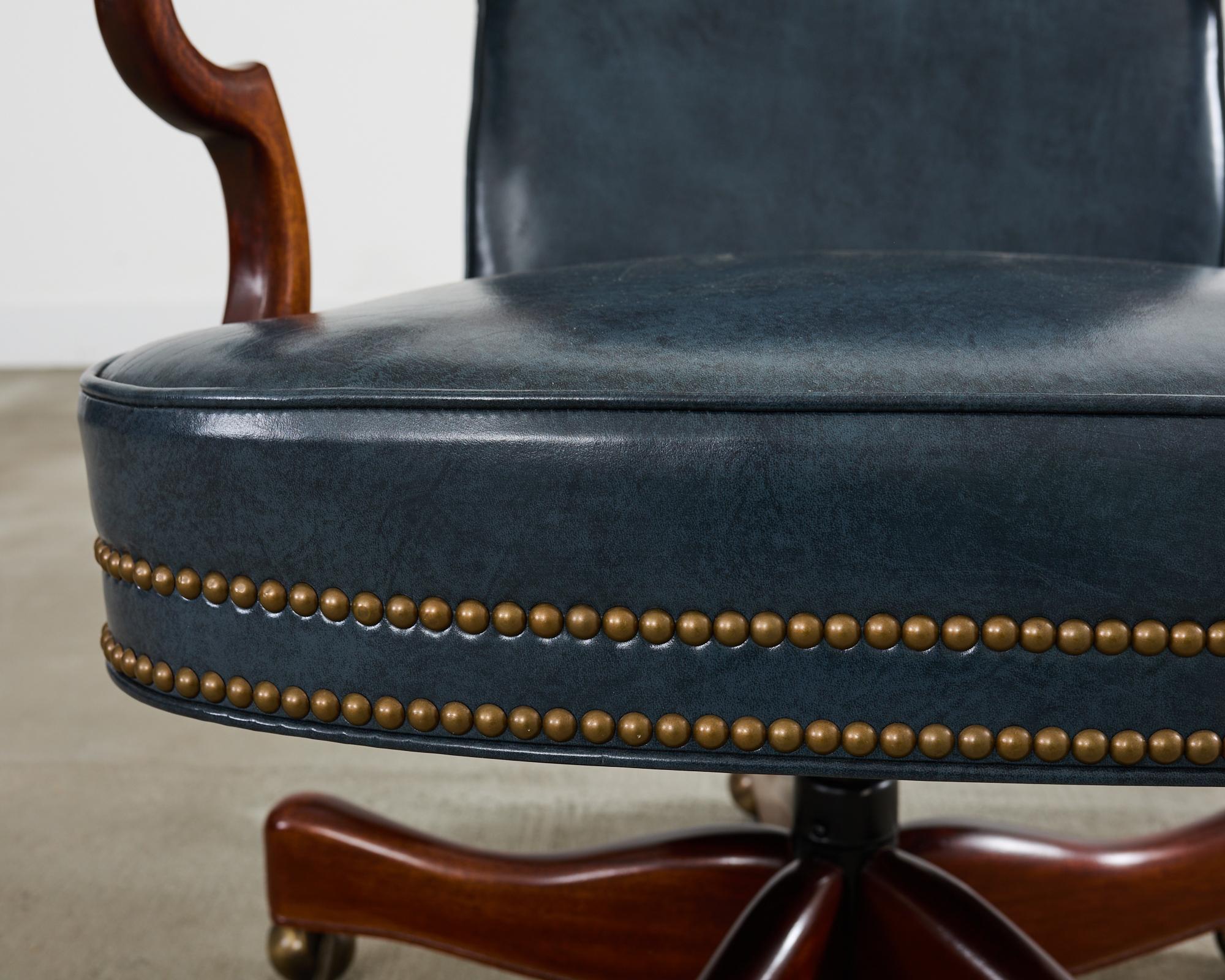 Silla de oficina giratoria basculante de cuero by Hancock & Moore 6