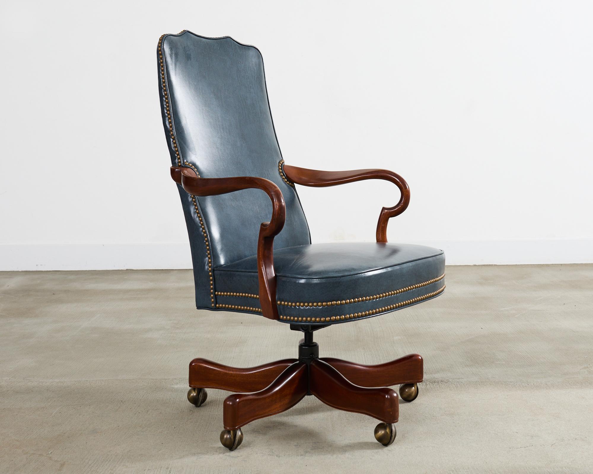 Silla de oficina giratoria basculante de cuero by Hancock & Moore Georgiano