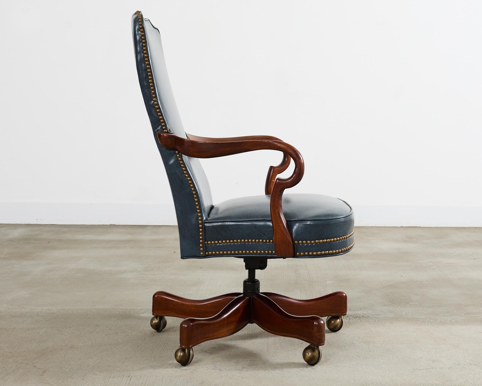 Silla de oficina giratoria basculante de cuero by Hancock & Moore Hecho a mano