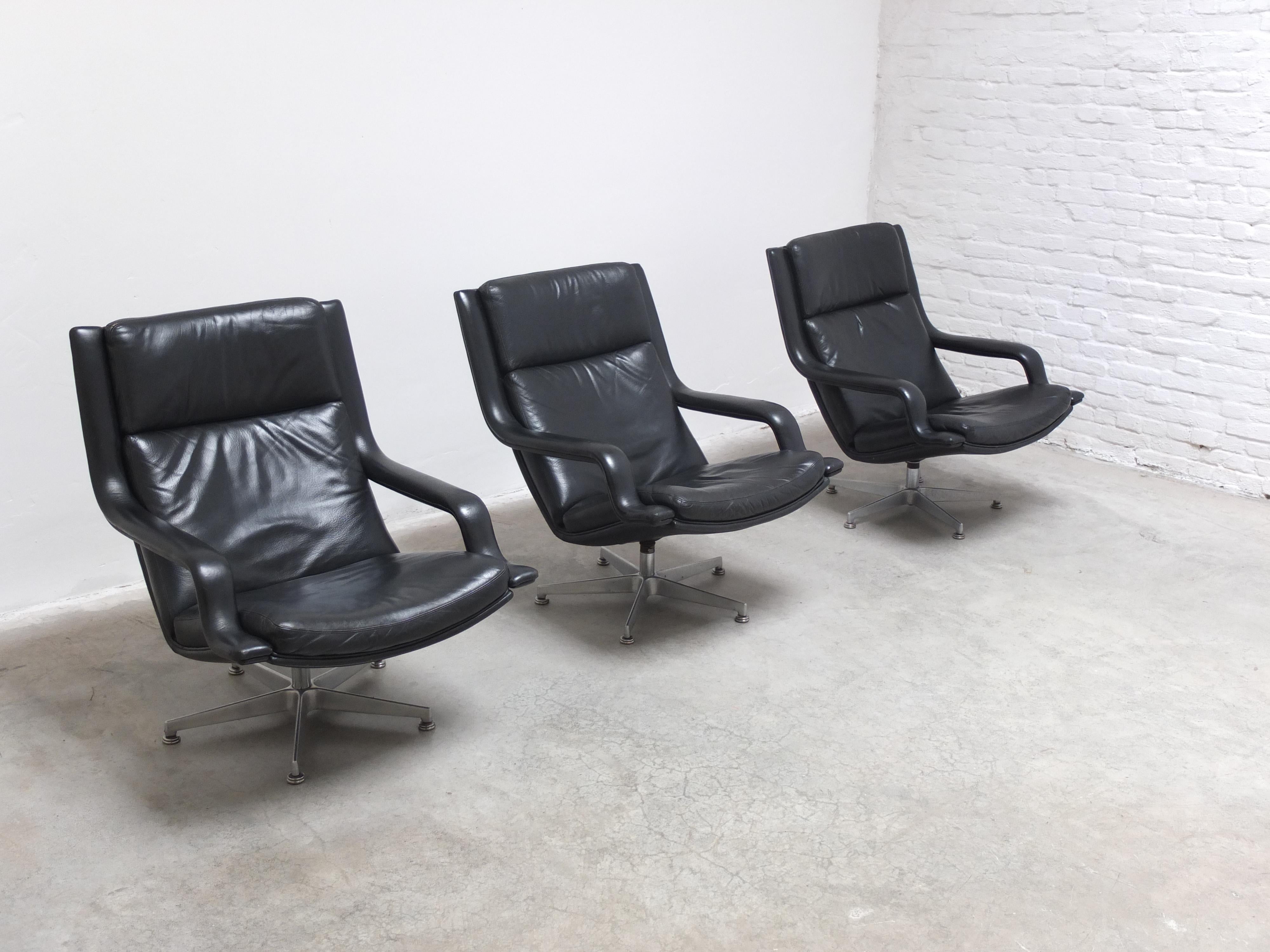 Dutch Leather 'F152' Swivel Lounge Chairs by Geoffrey Harcourt for Artifort, 1970s For Sale