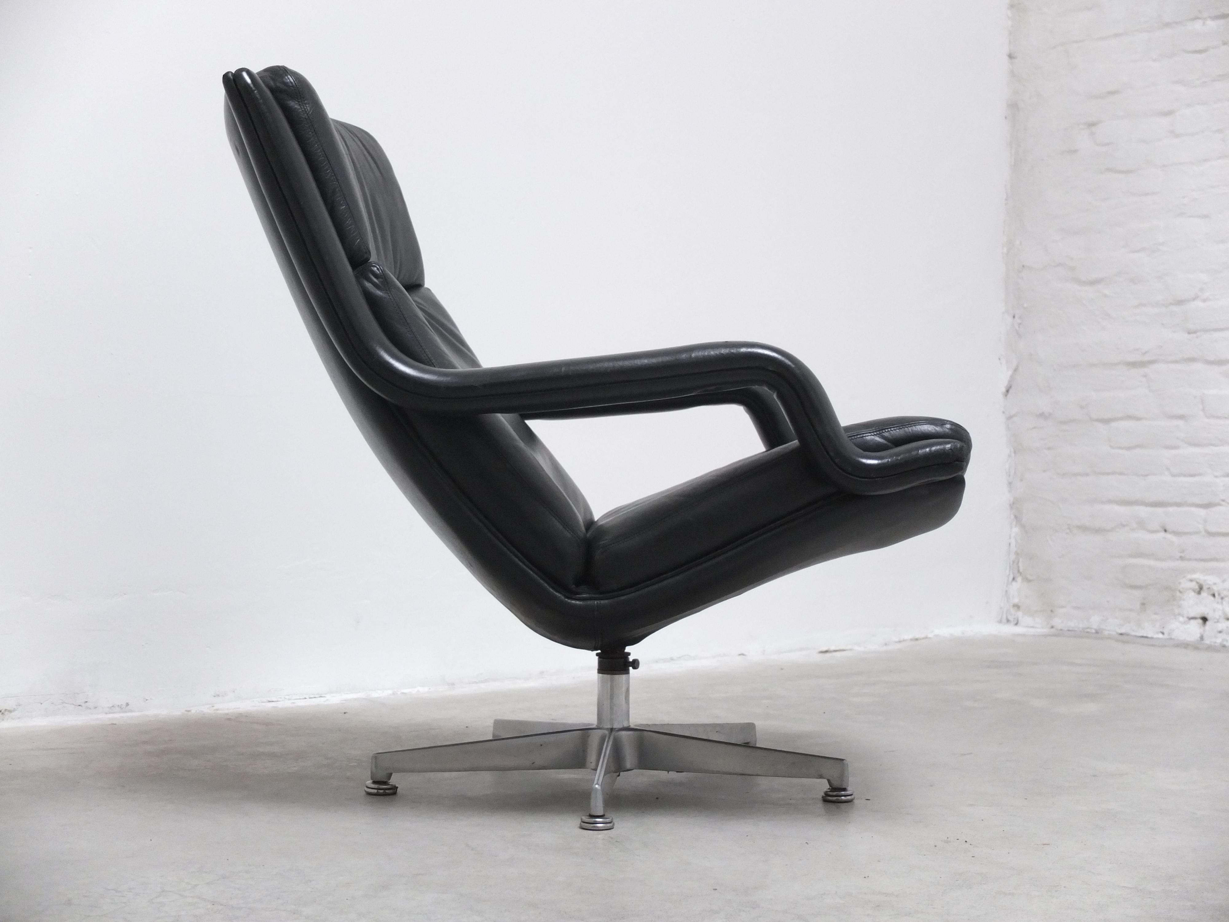Metal Leather 'F152' Swivel Lounge Chairs by Geoffrey Harcourt for Artifort, 1970s For Sale