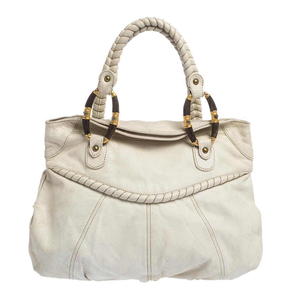 This braided handled hobo from the iconic house of Valentino is smart and stylish. Crafted meticulously in Italy from white-hued leather. the bag is a must-have. The braided handles add interest to the exterior while the spacious canvas-lined