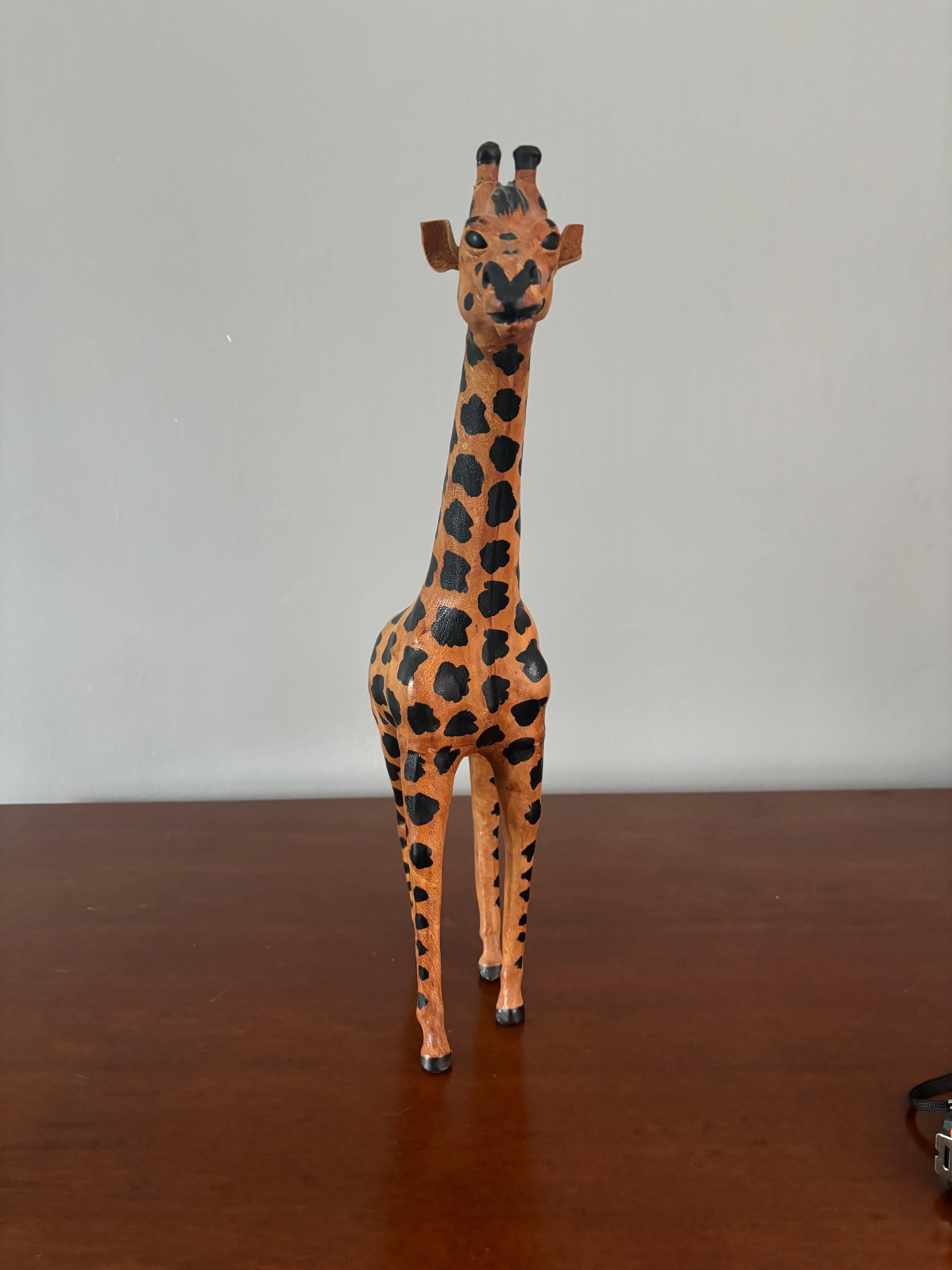 Giraffen-Skulptur aus Leder im Angebot 5