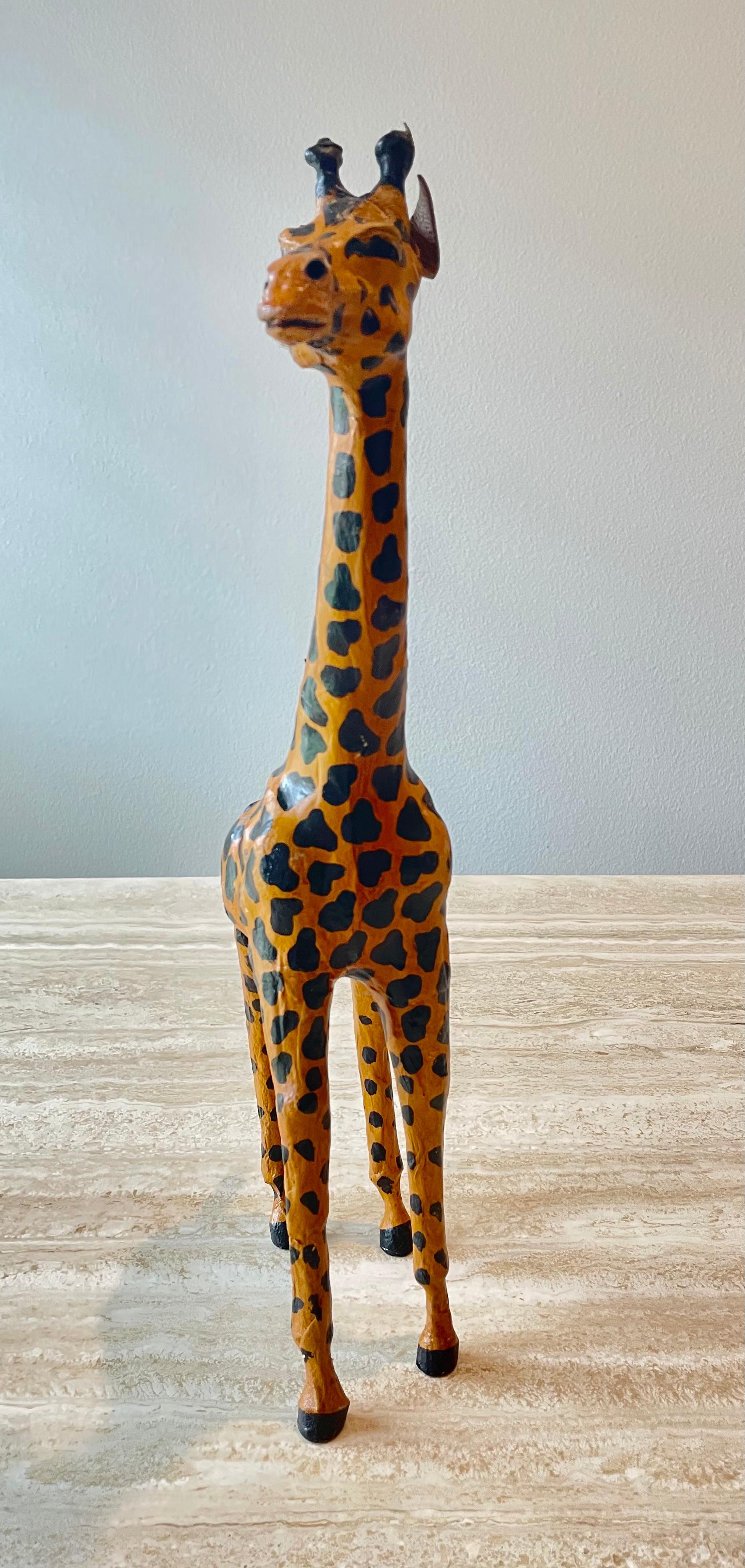 Sculpture de girafe en cuir Bon état - En vente à Denton, TX