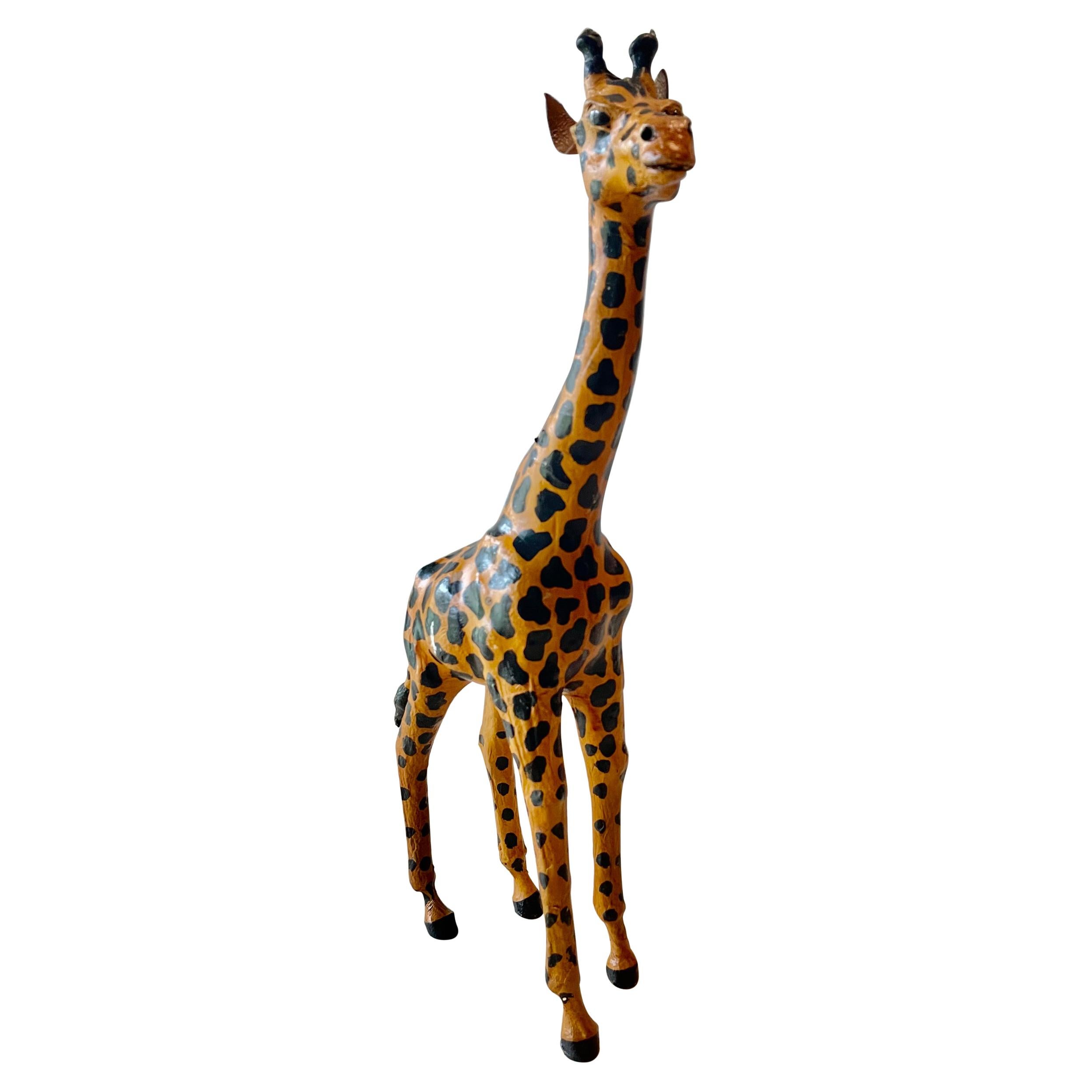 Sculpture de girafe en cuir en vente