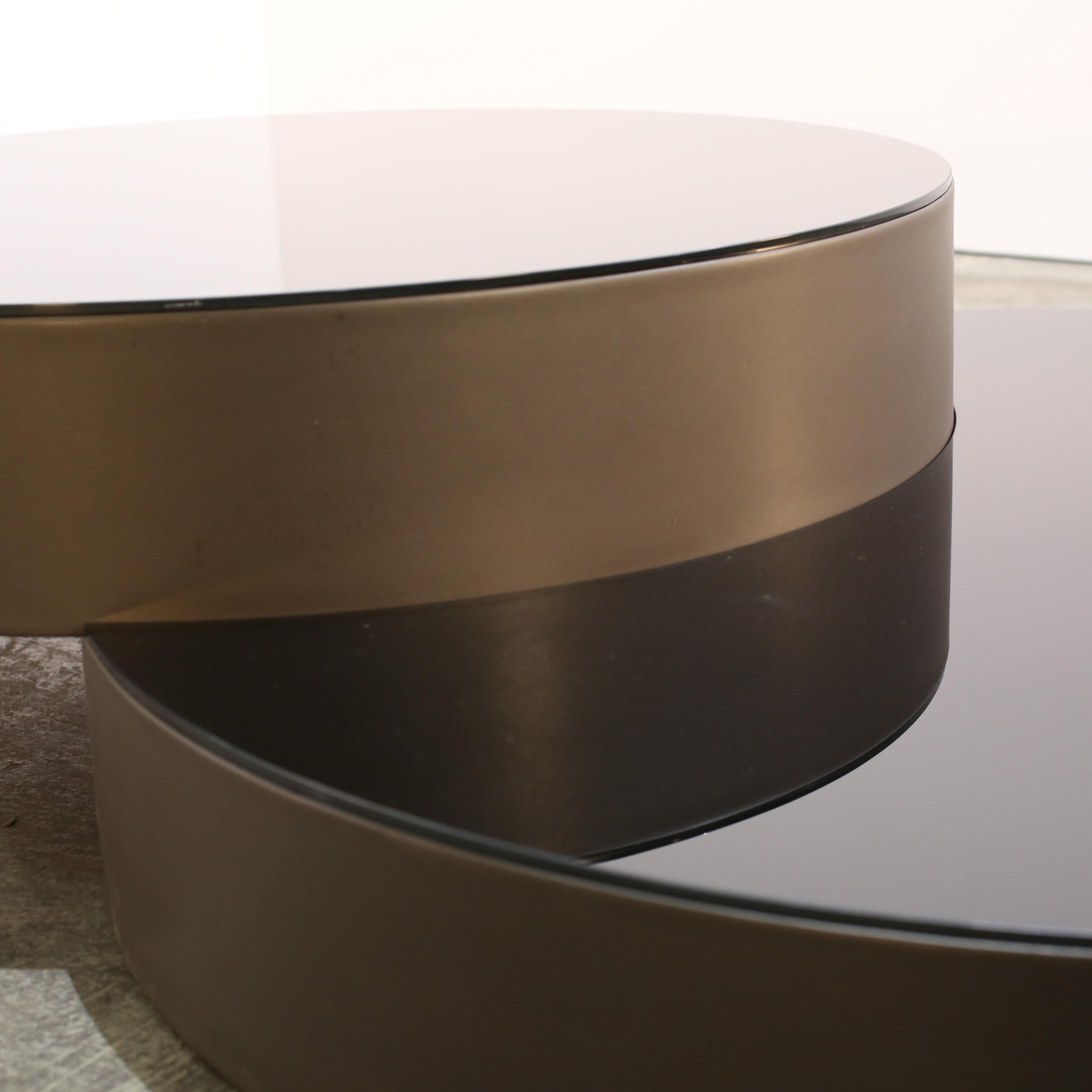 Cuir Table basse en cuir et verre en vente